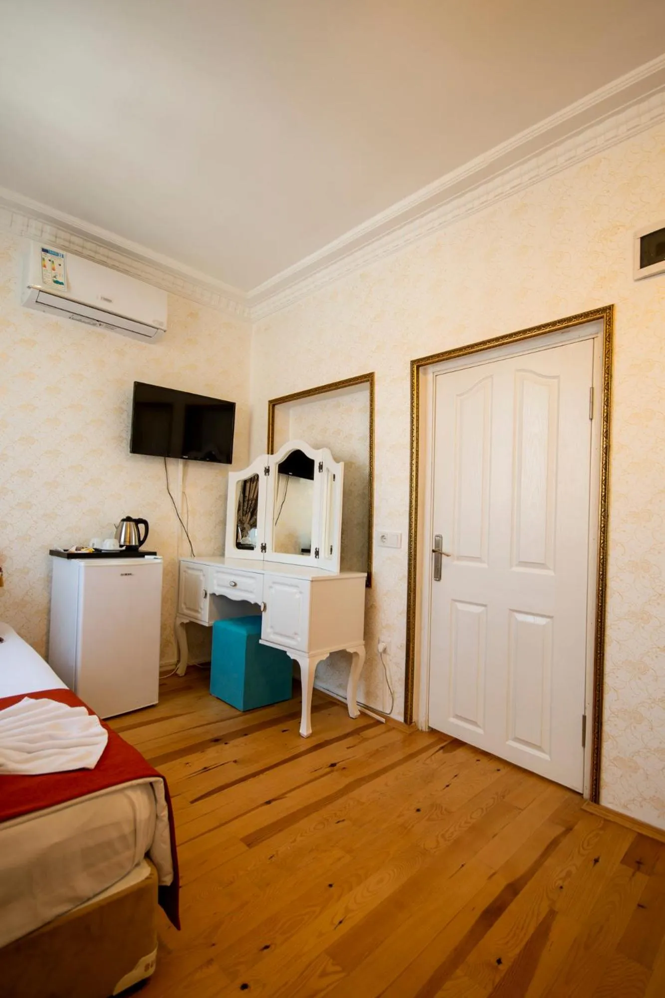 TV and multimedia, Bed in Paris Garden Hotel Istanbul