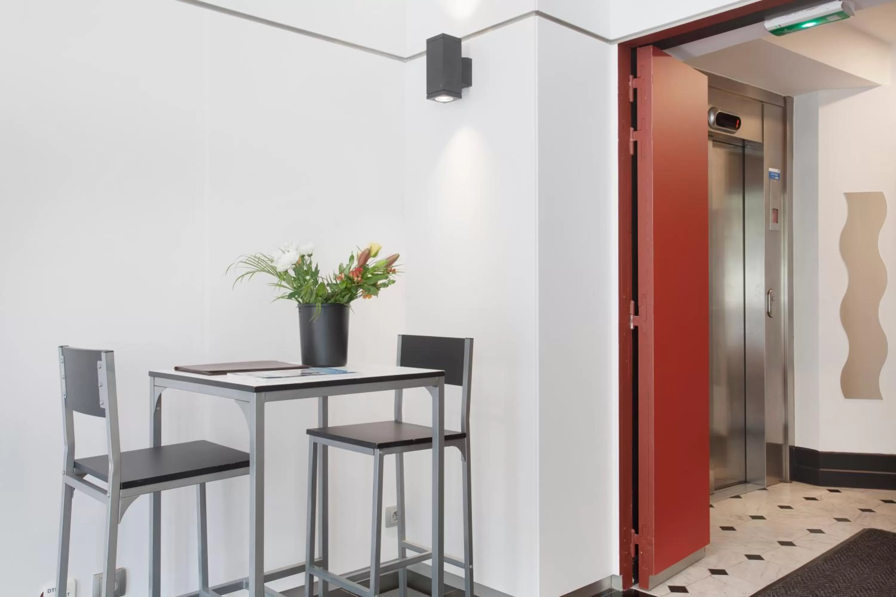 Lobby or reception in Appart'hôtel Odalys City - Nice Centre