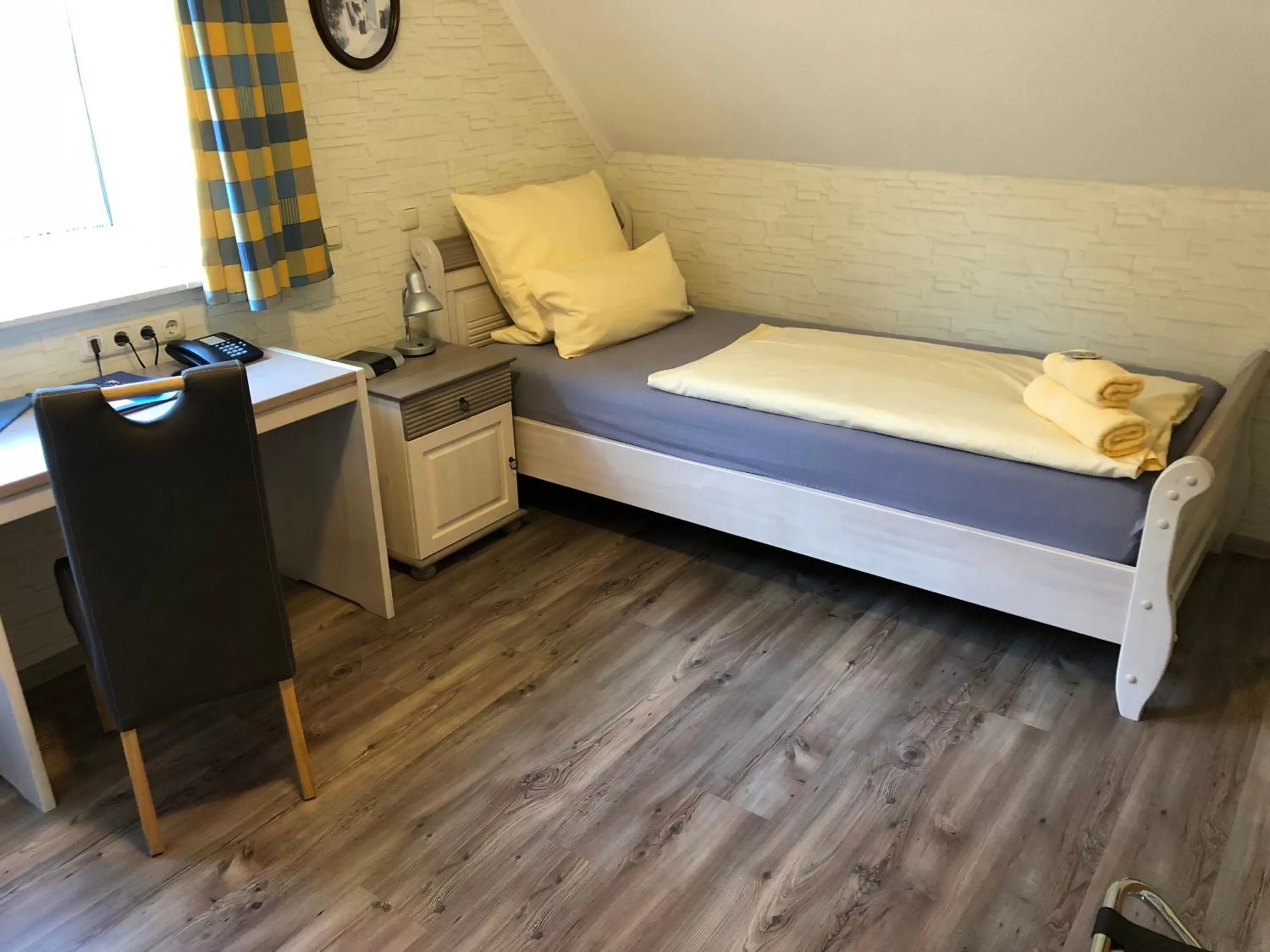 Standard Single Room - single occupancy - Public Transport Ticket Included in Heidekönig Hotel Celle