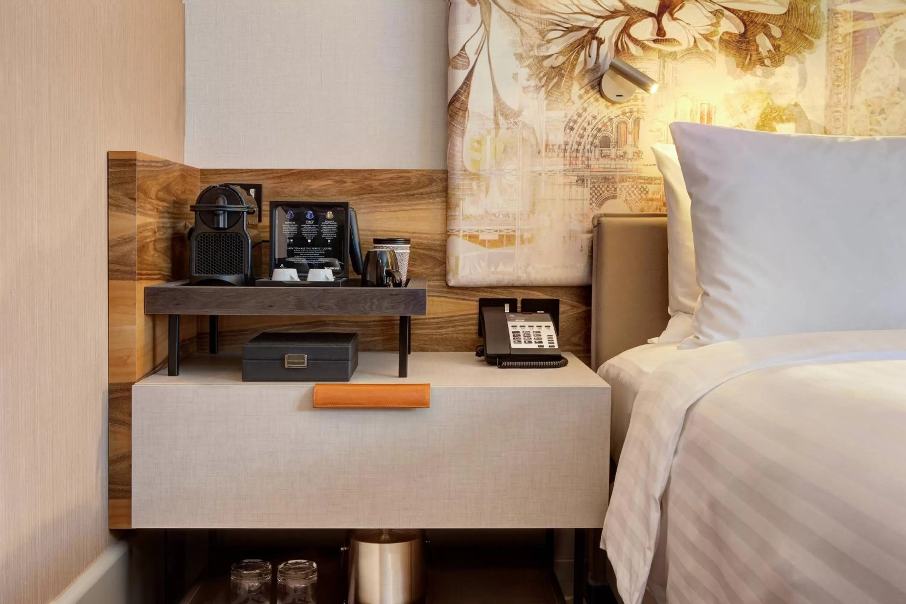 Photo of the whole room, Bed in London Marriott Hotel Kensington