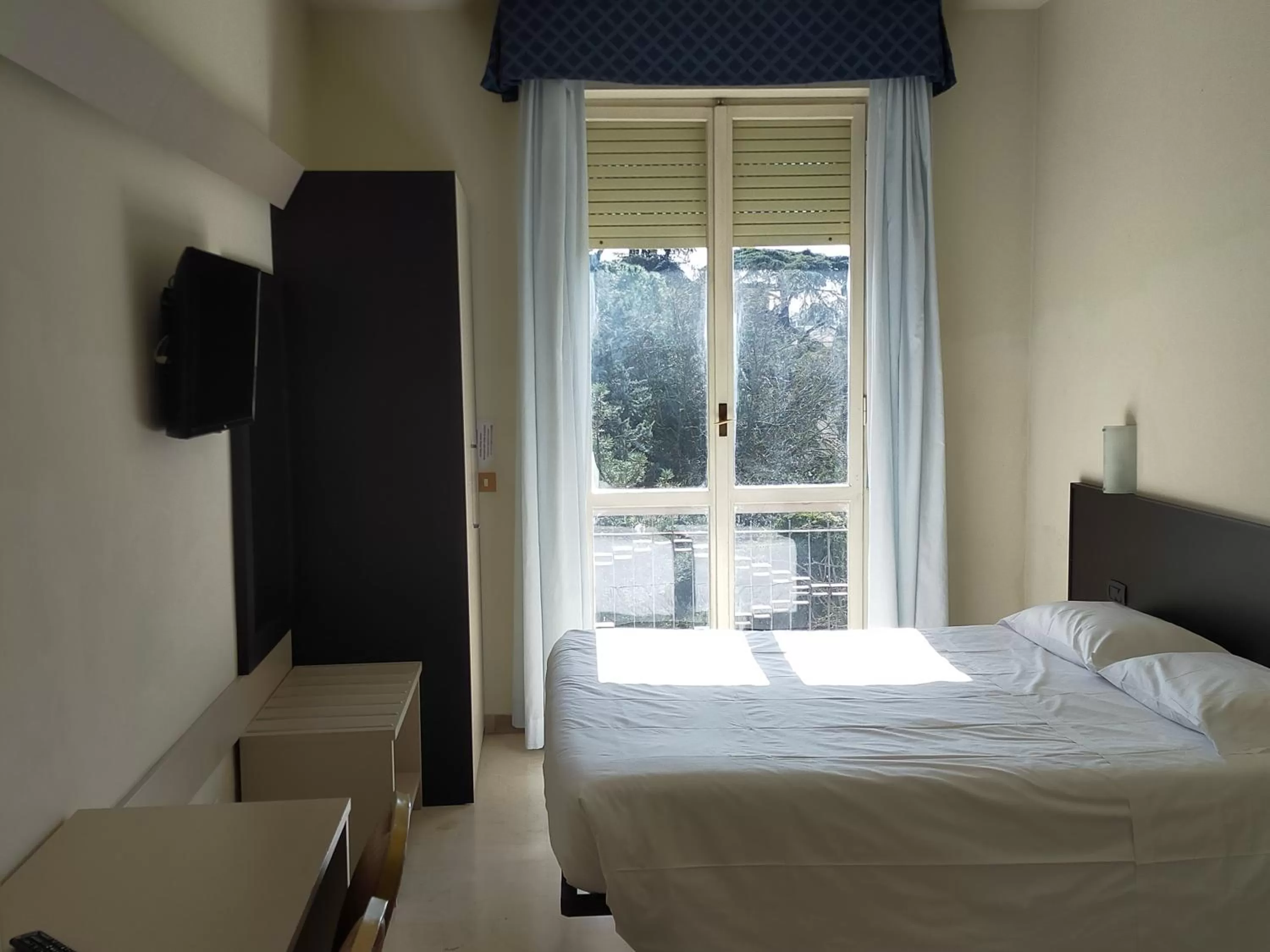 Bed in AUTO PARK Hotel