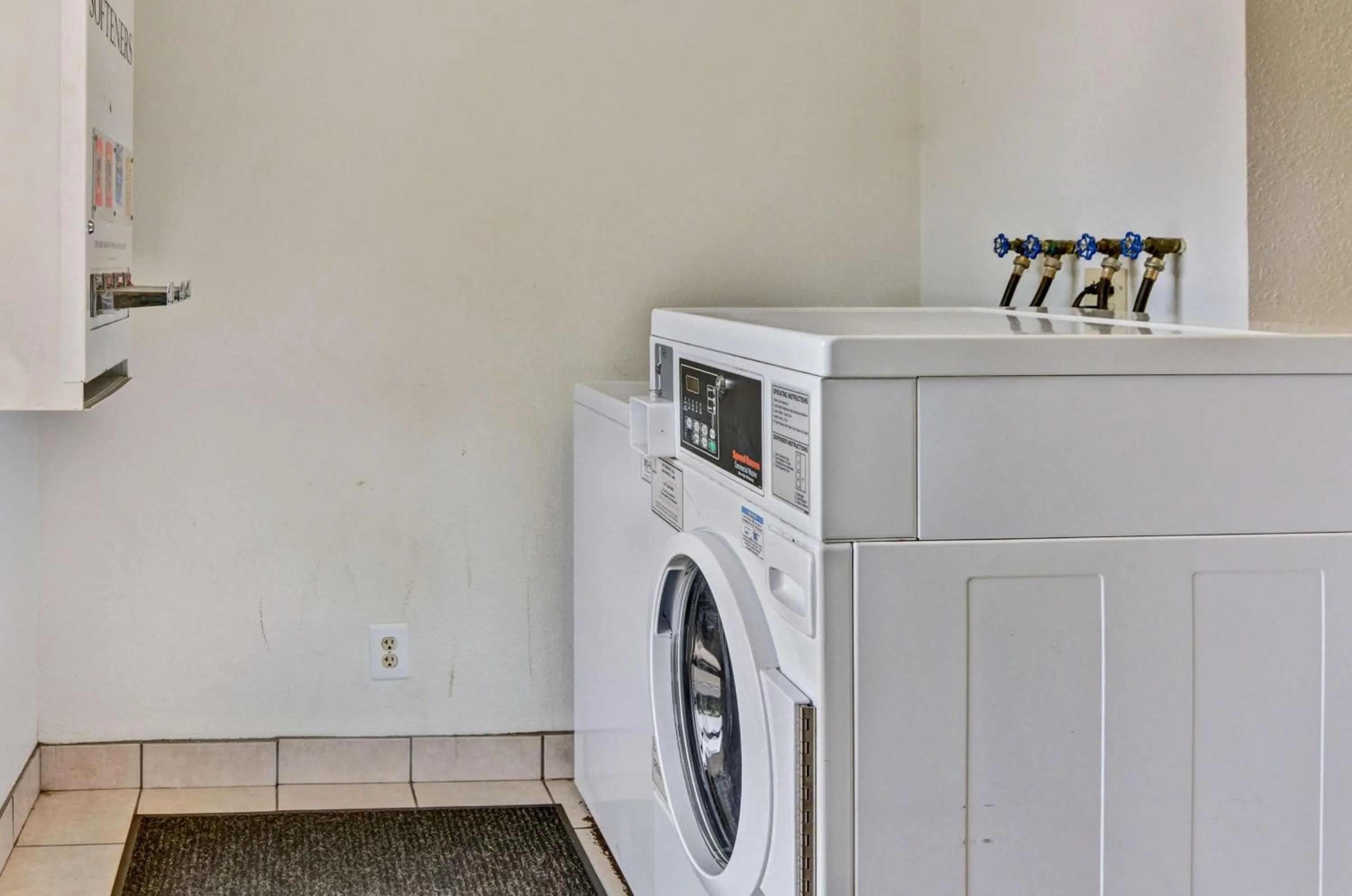 laundry in Motel 6-Pittsburgh, PA - Crafton