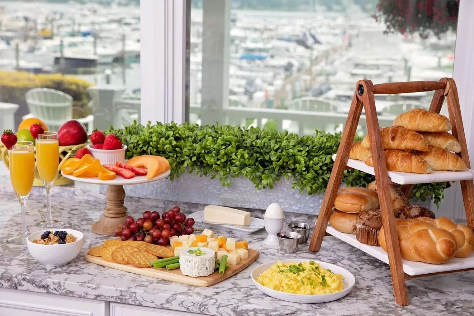 Food in Inn at Harbor Hill Marina