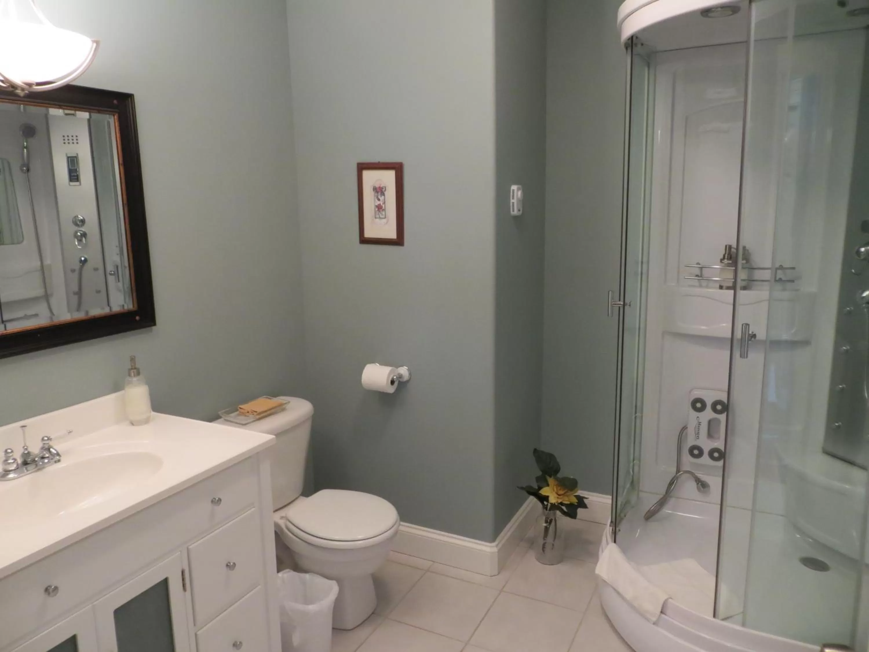 Bathroom in Lancaster Inn B&B