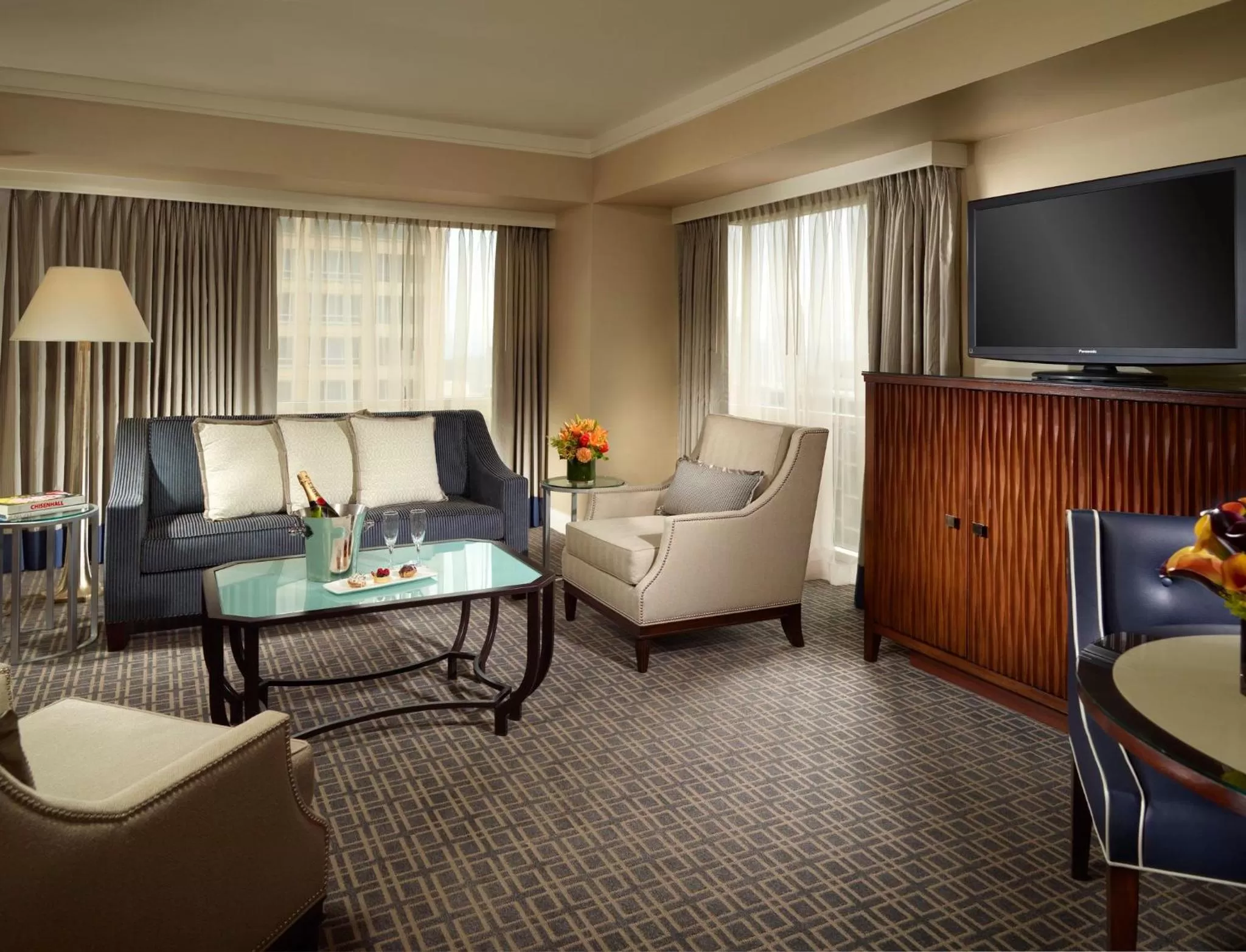 Photo of the whole room in Omni Los Angeles Hotel