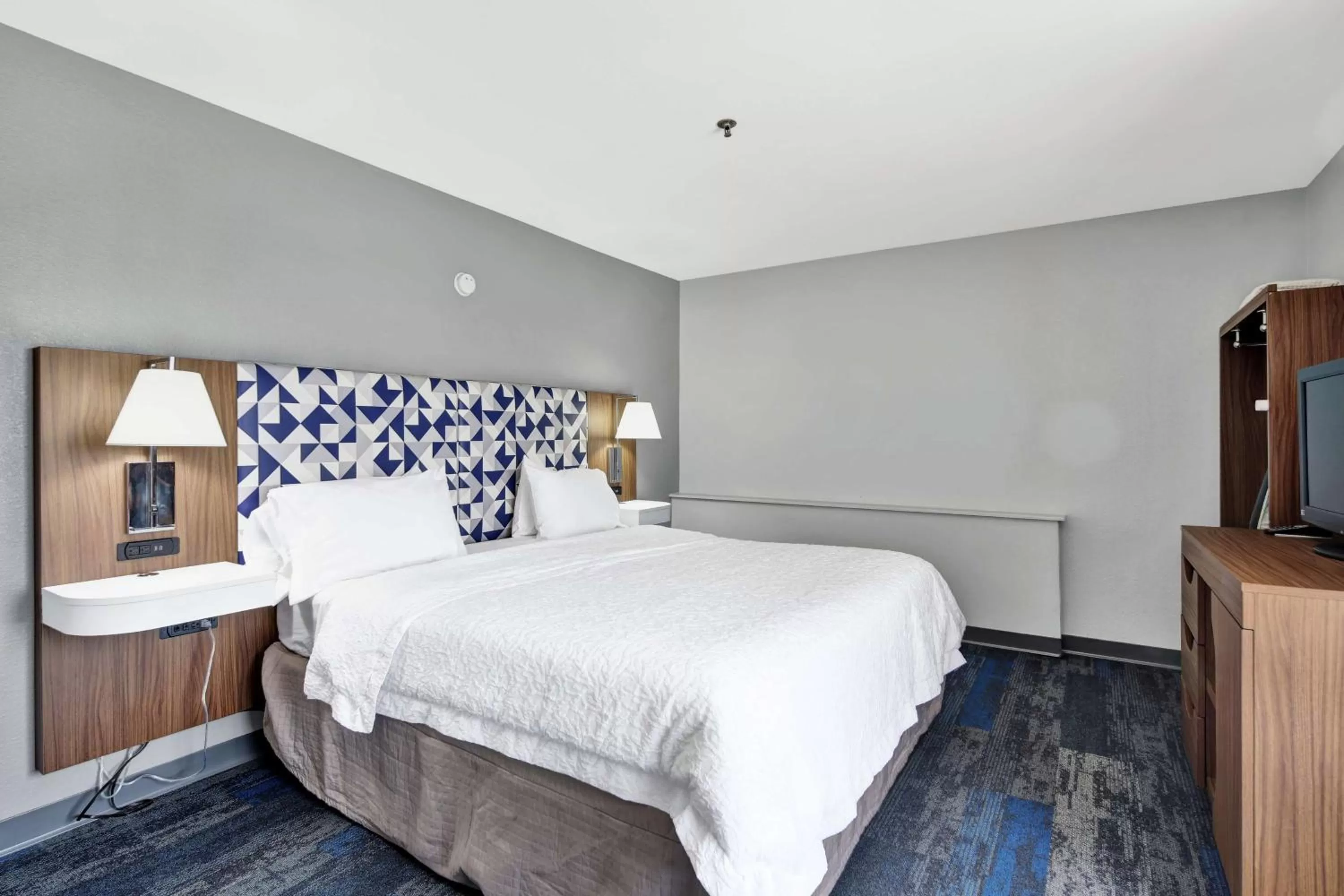 Bedroom, Bed in Express Inn