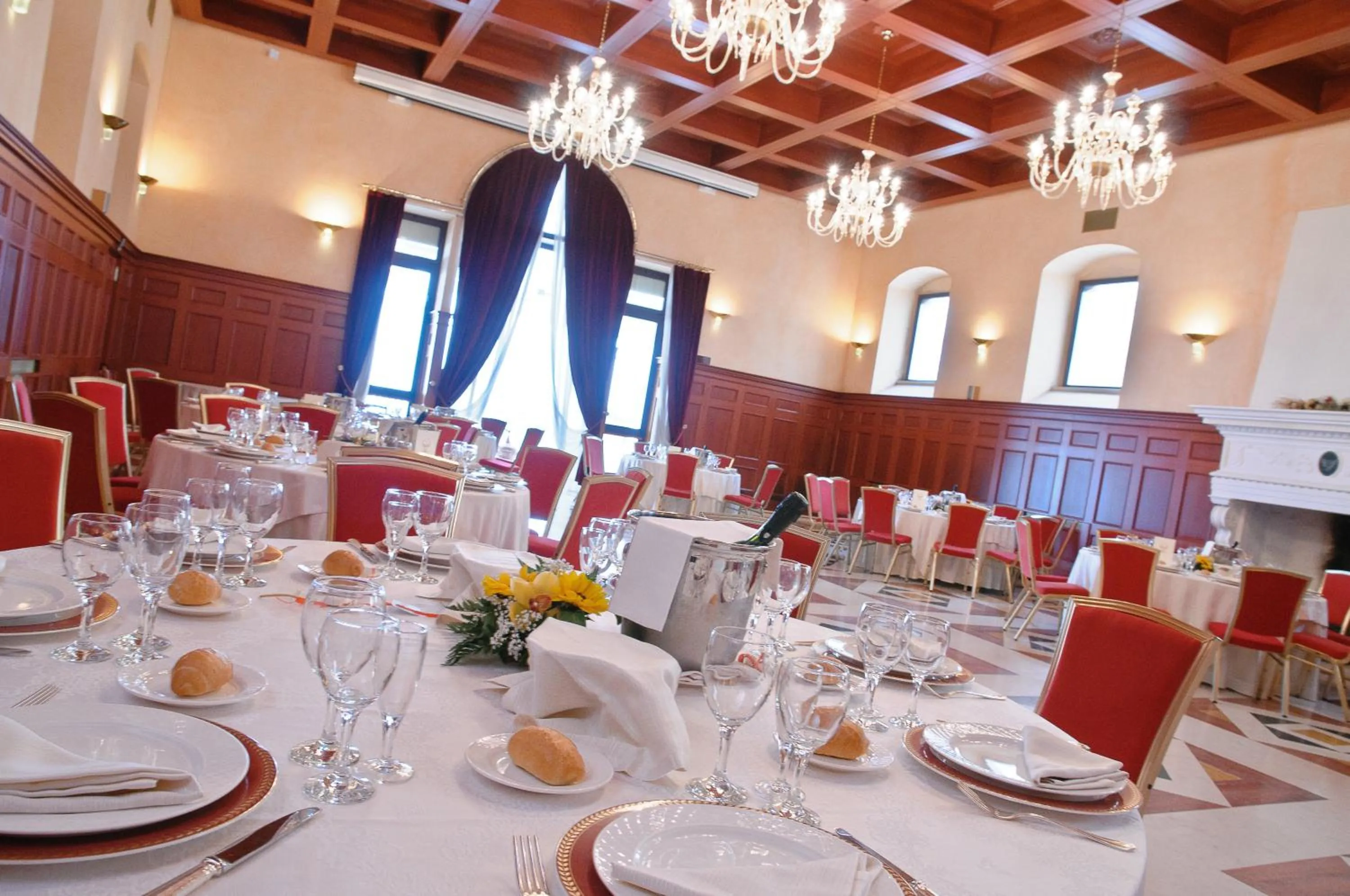 Restaurant/places to eat in Palace Hotel San Michele