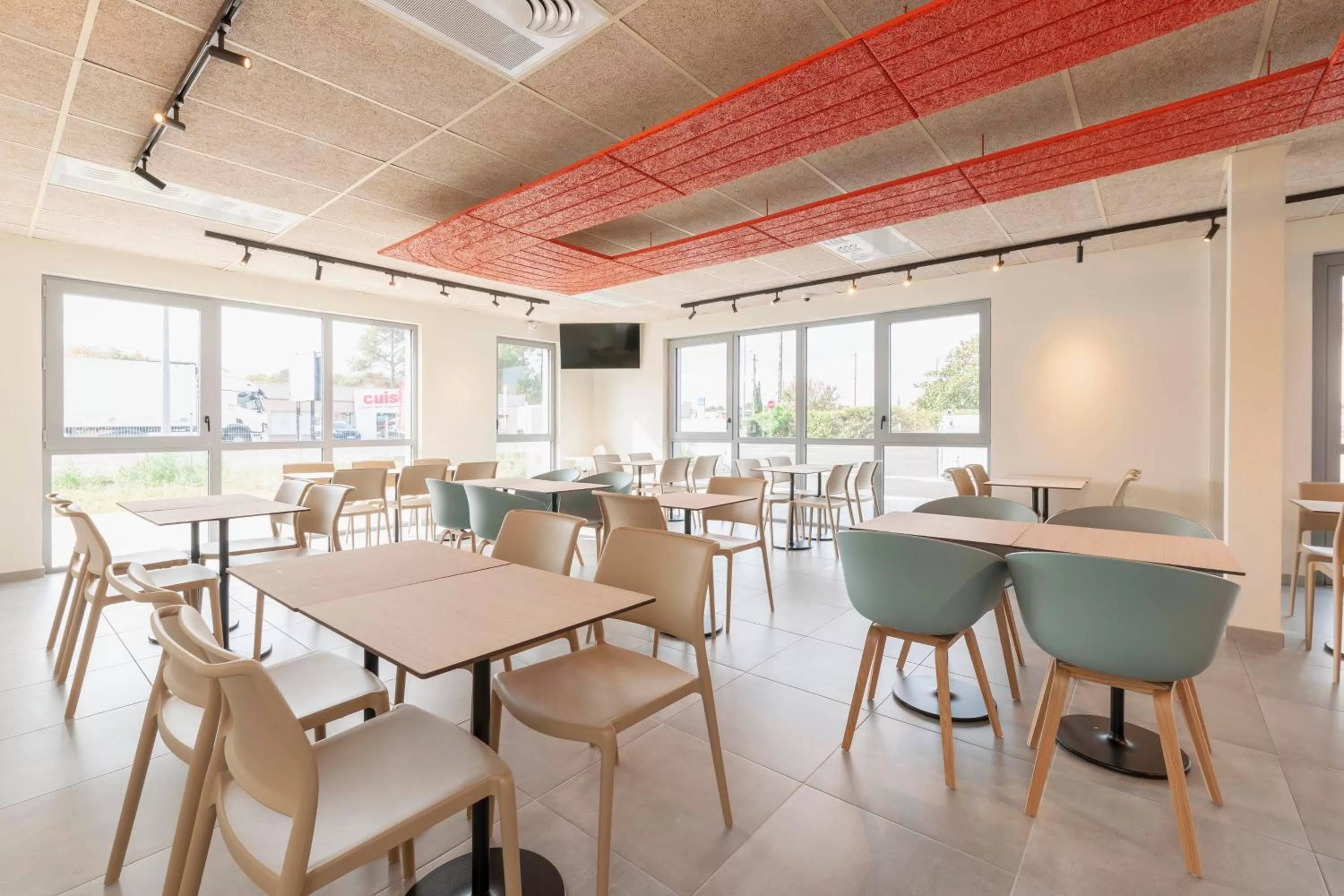 Restaurant/places to eat in Hotel ibis Mont De Marsan