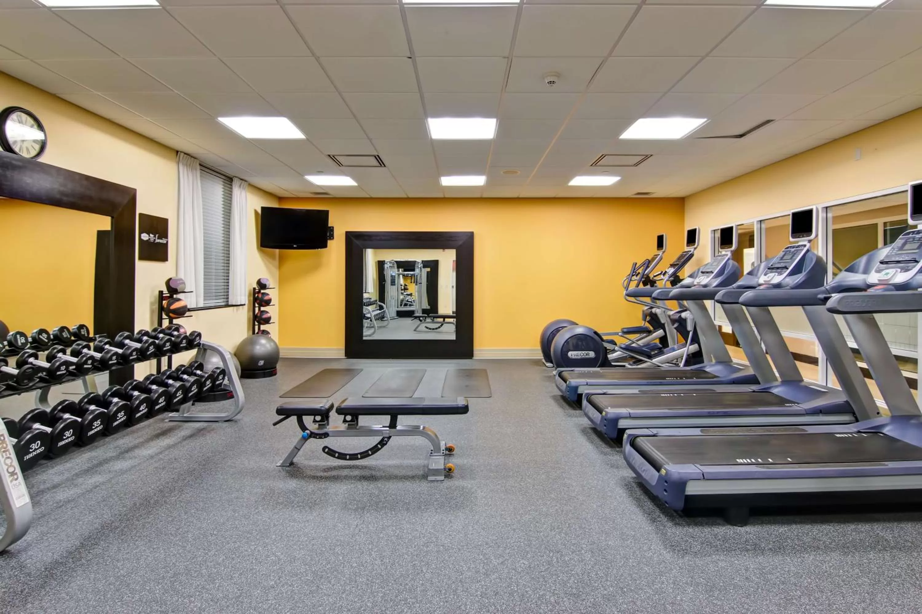 Fitness centre/facilities in Hampton Inn by Hilton Toronto Airport Corporate Centre