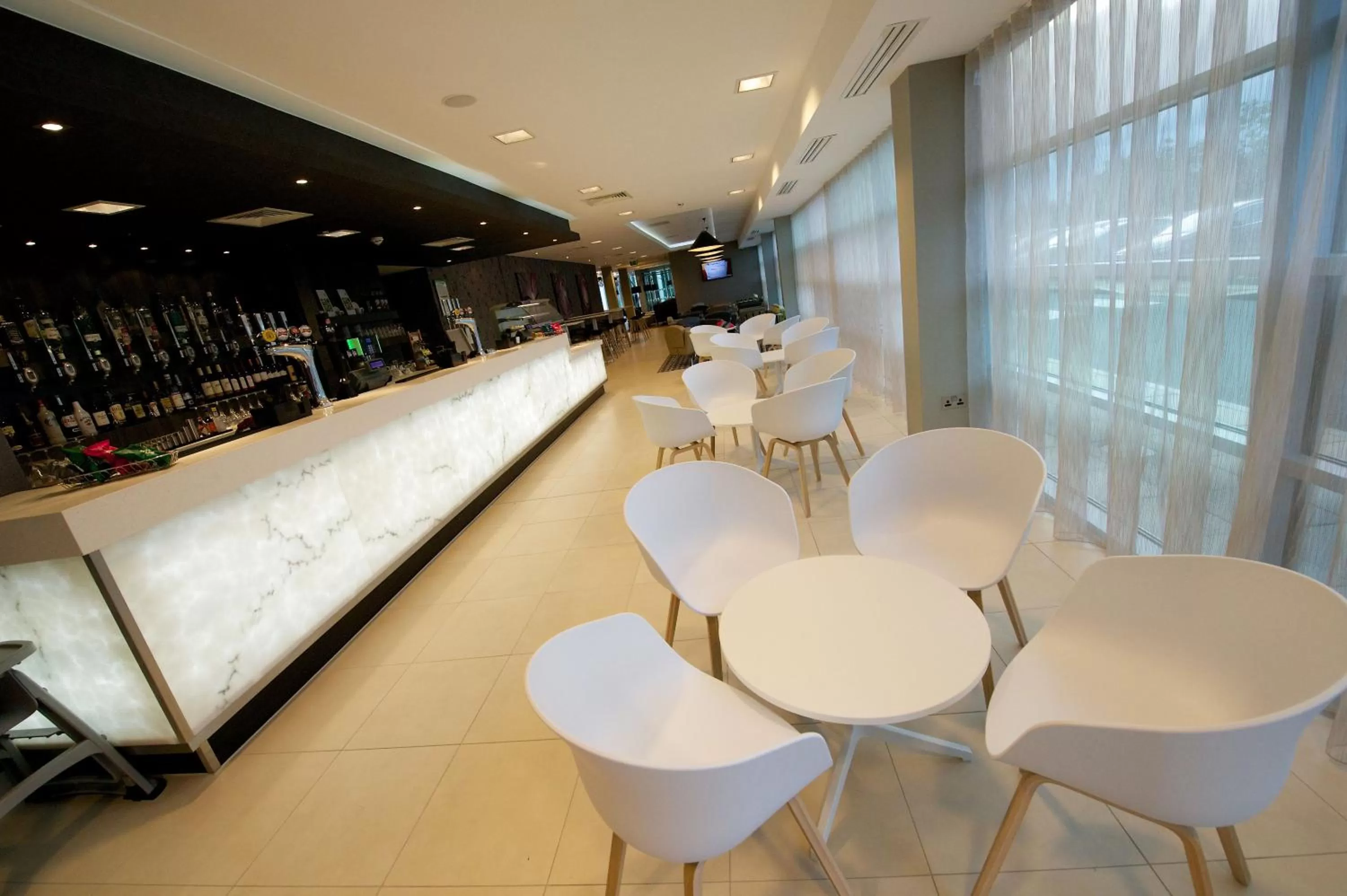 Lobby or reception in Holiday Inn Southend by IHG