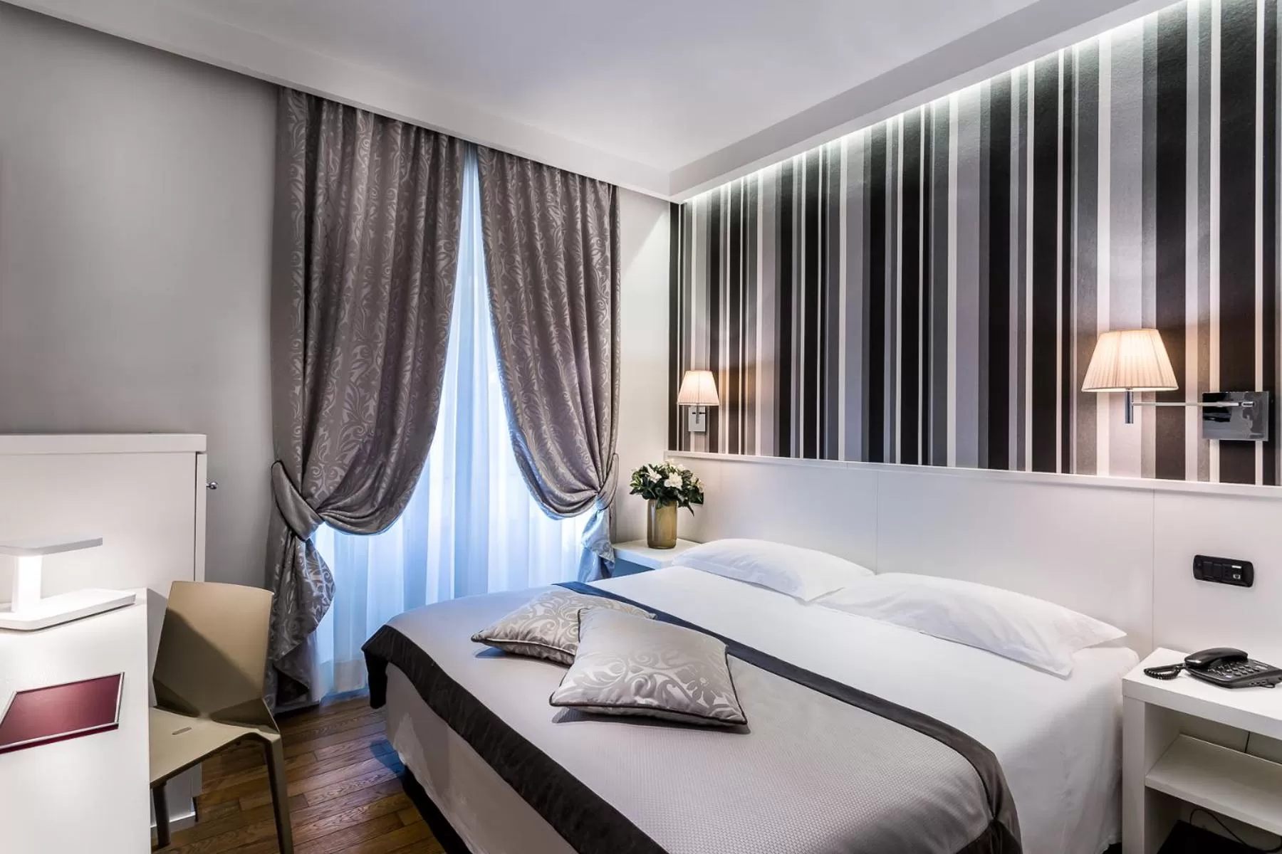 Photo of the whole room, Bed in Hotel De Petris