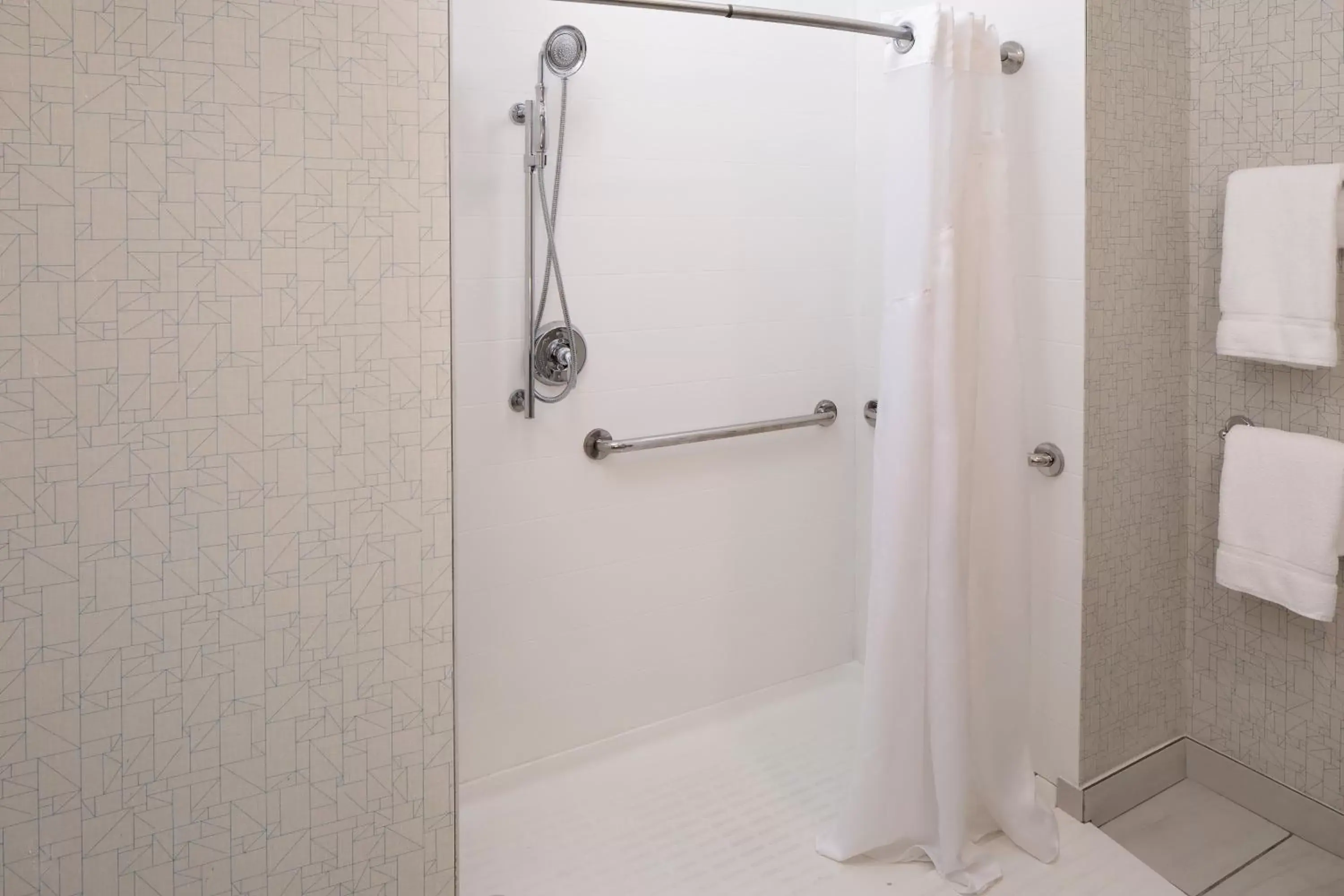 Standard Queen Room with Two Queen Beds and Roll-In Shower - Mobility Access in Holiday Inn Express Harrisburg East, an IHG Hotel Standard Queen Room with Two Queen Beds and Roll-In Shower - Mobility Access in Holiday Inn Express Harrisburg East, an IHG Hotel