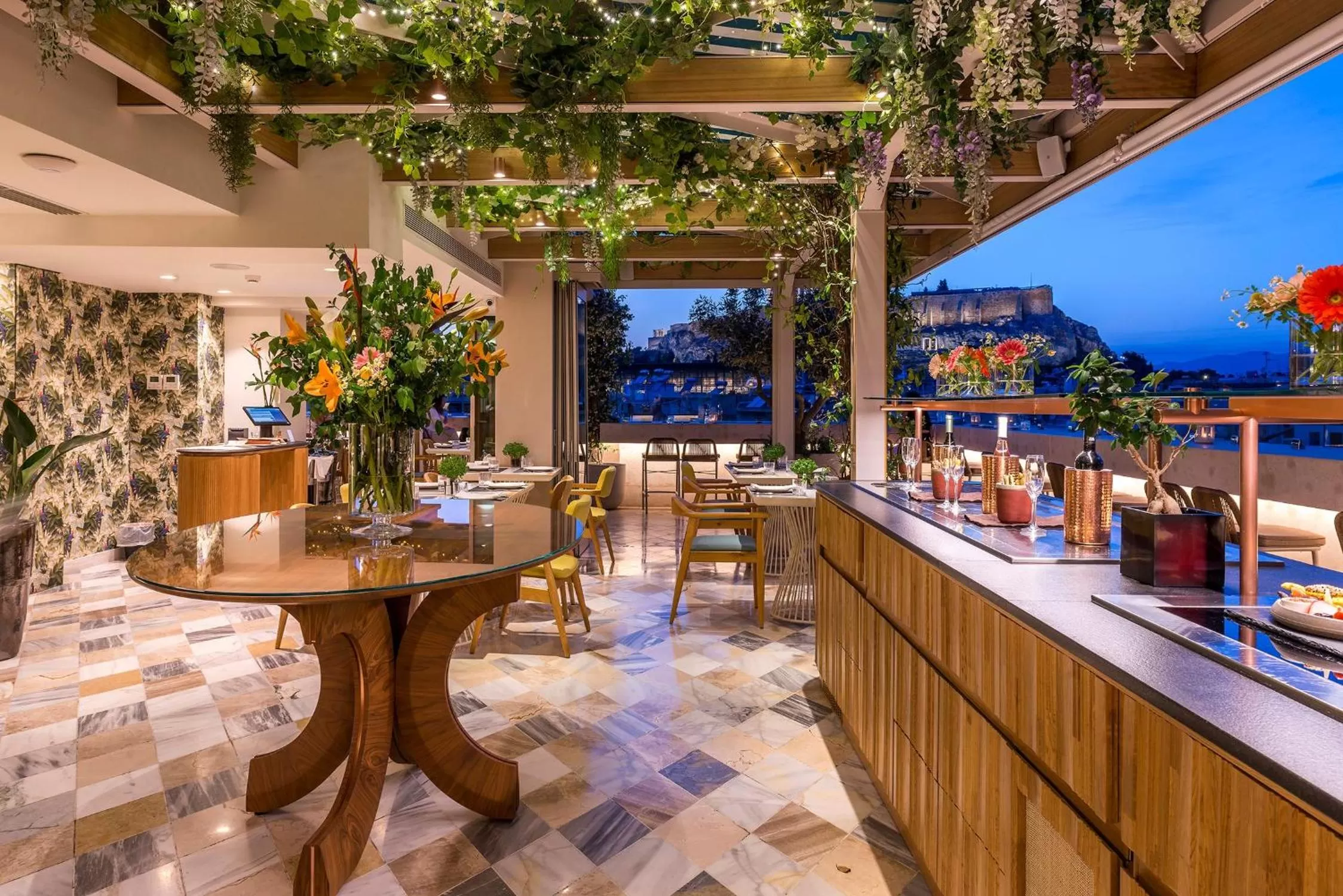 Restaurant/places to eat in Niche Hotel Athens