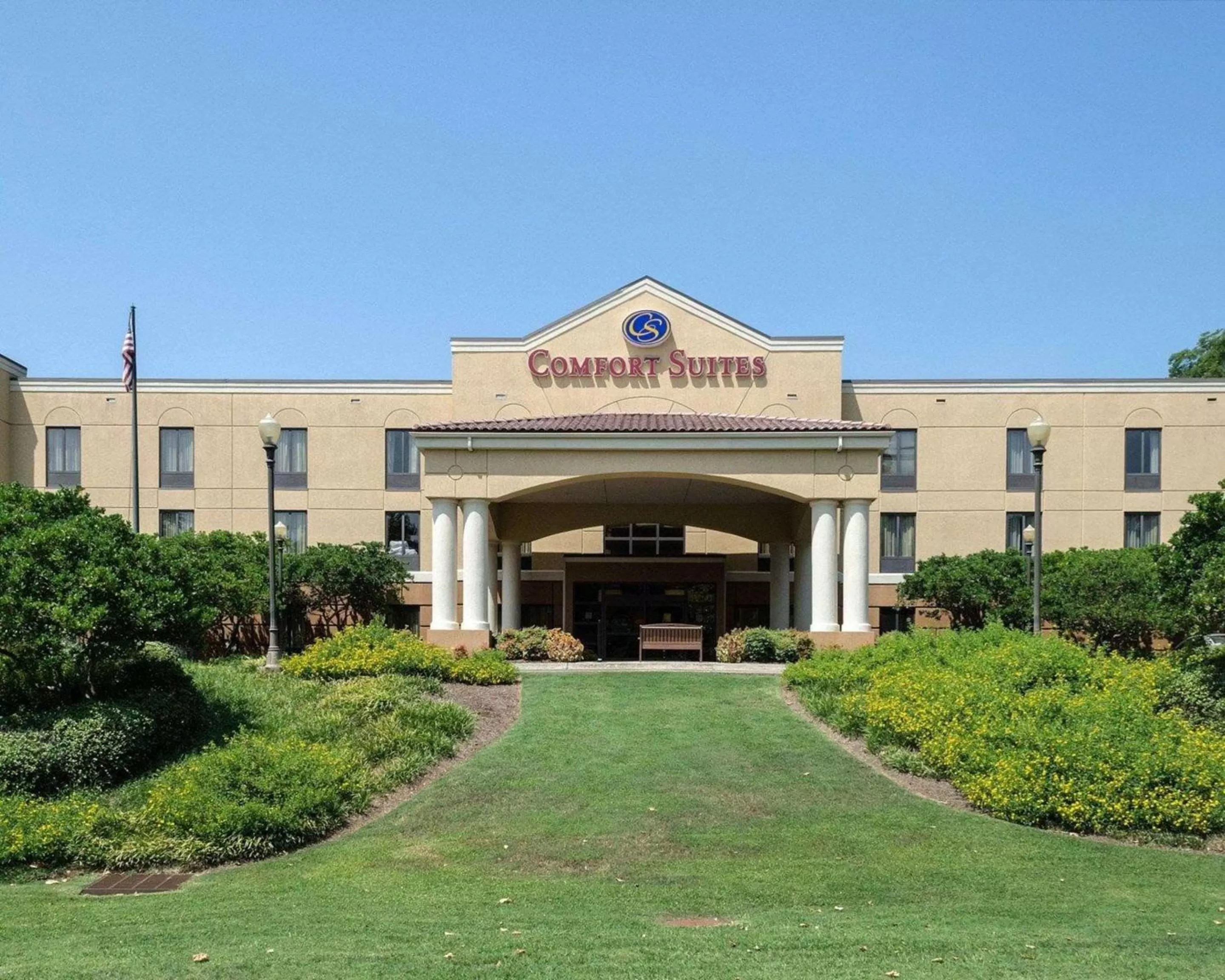 Property Building in Comfort Suites Starkville