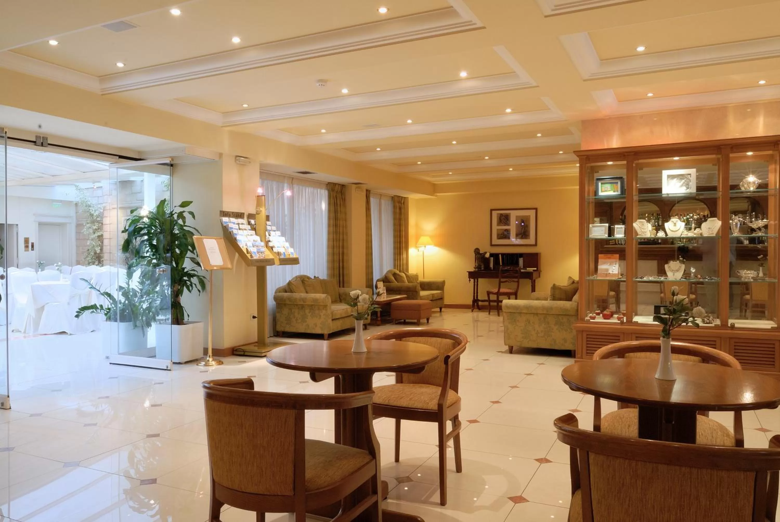 Lobby or reception in Athens Atrium Hotel & Jacuzzi Suites