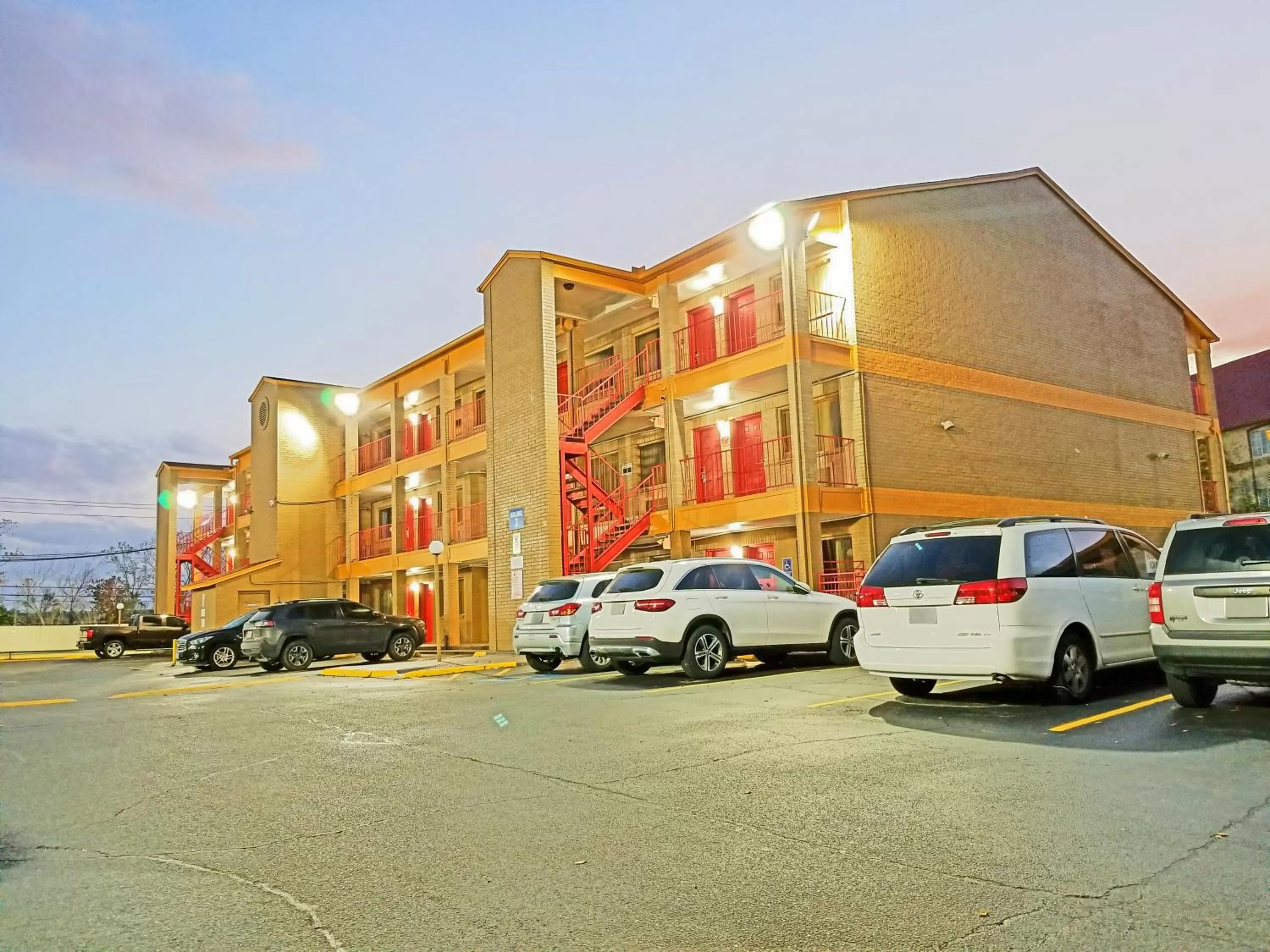 Property building in Howard Johnson by Wyndham Houston Hobby Airport