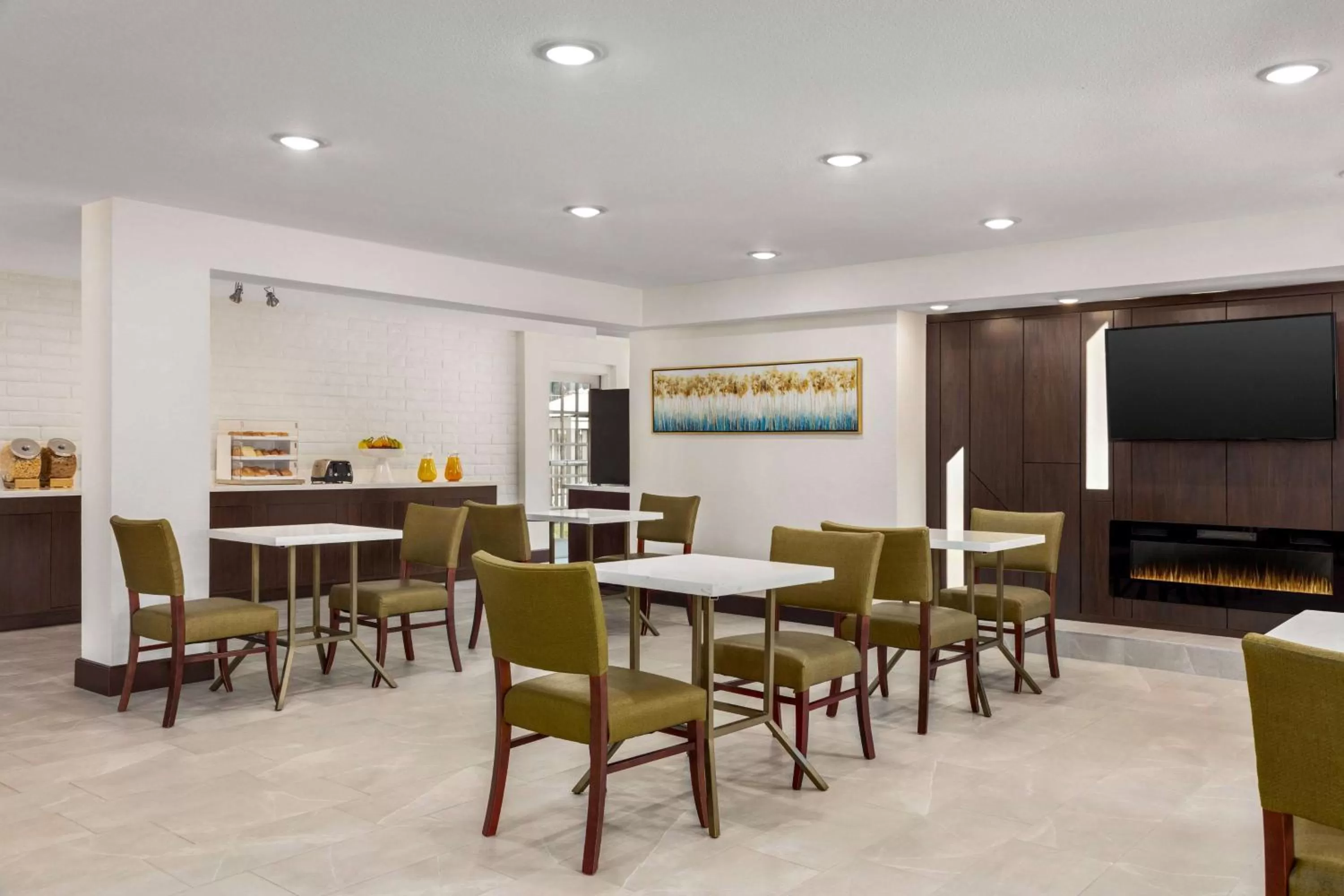 Breakfast in La Quinta Inn by Wyndham Temple