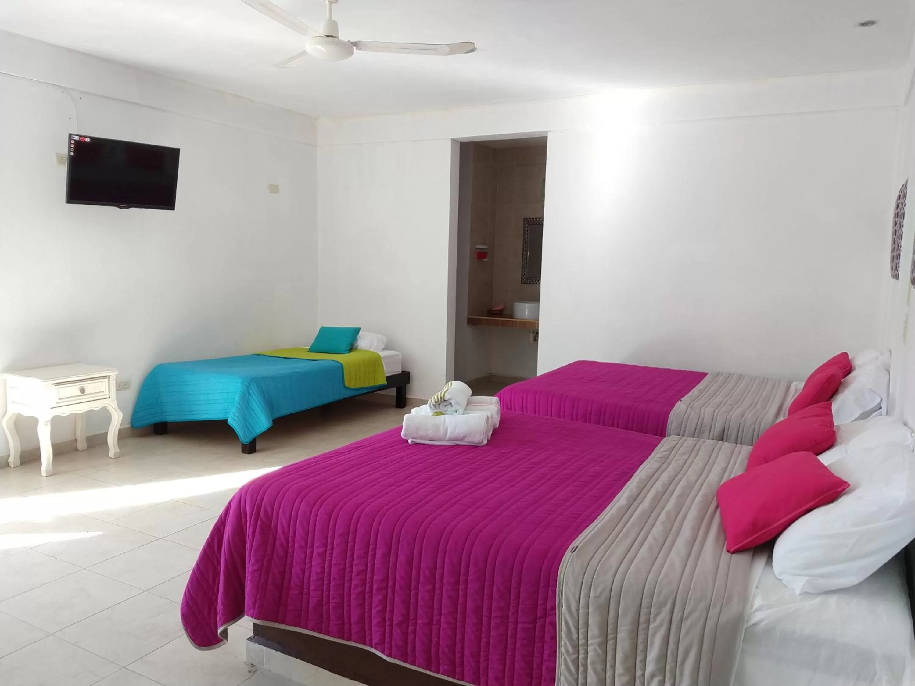 Photo of the whole room in Hotel España