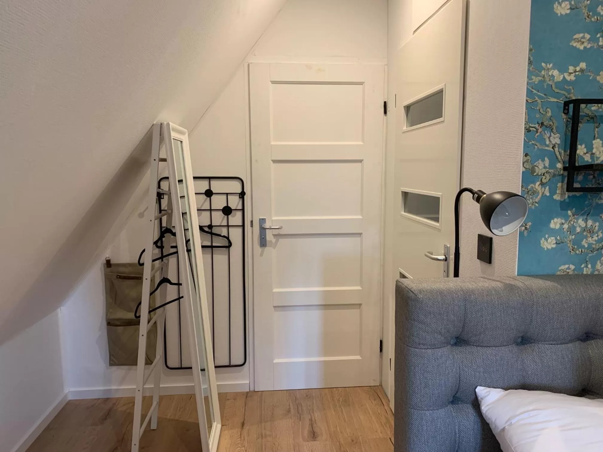 wardrobe in B&B bij Vincent