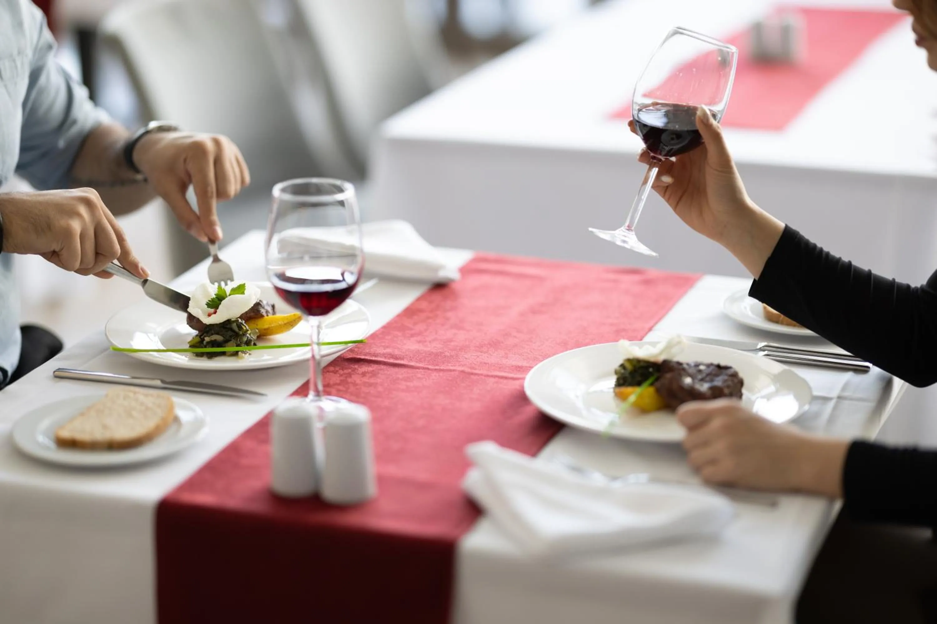 Restaurant/places to eat in Port View Hotel