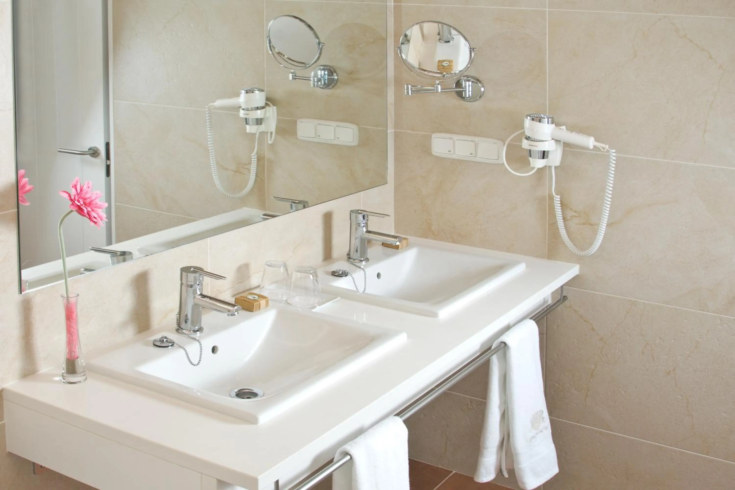 Toilet in Hotel Rural Binigaus Vell