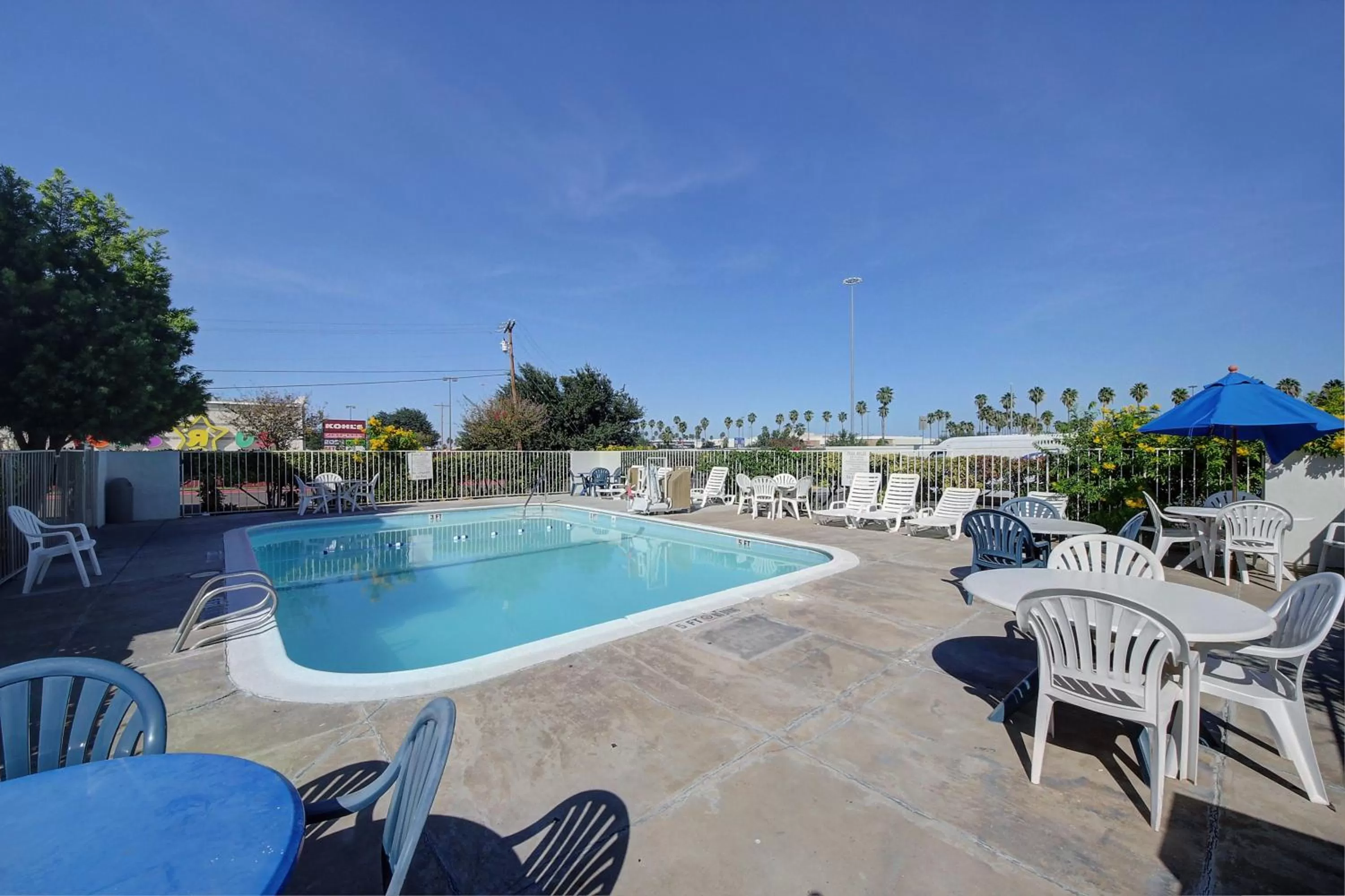 Swimming pool in Motel 6-Laredo, TX - South