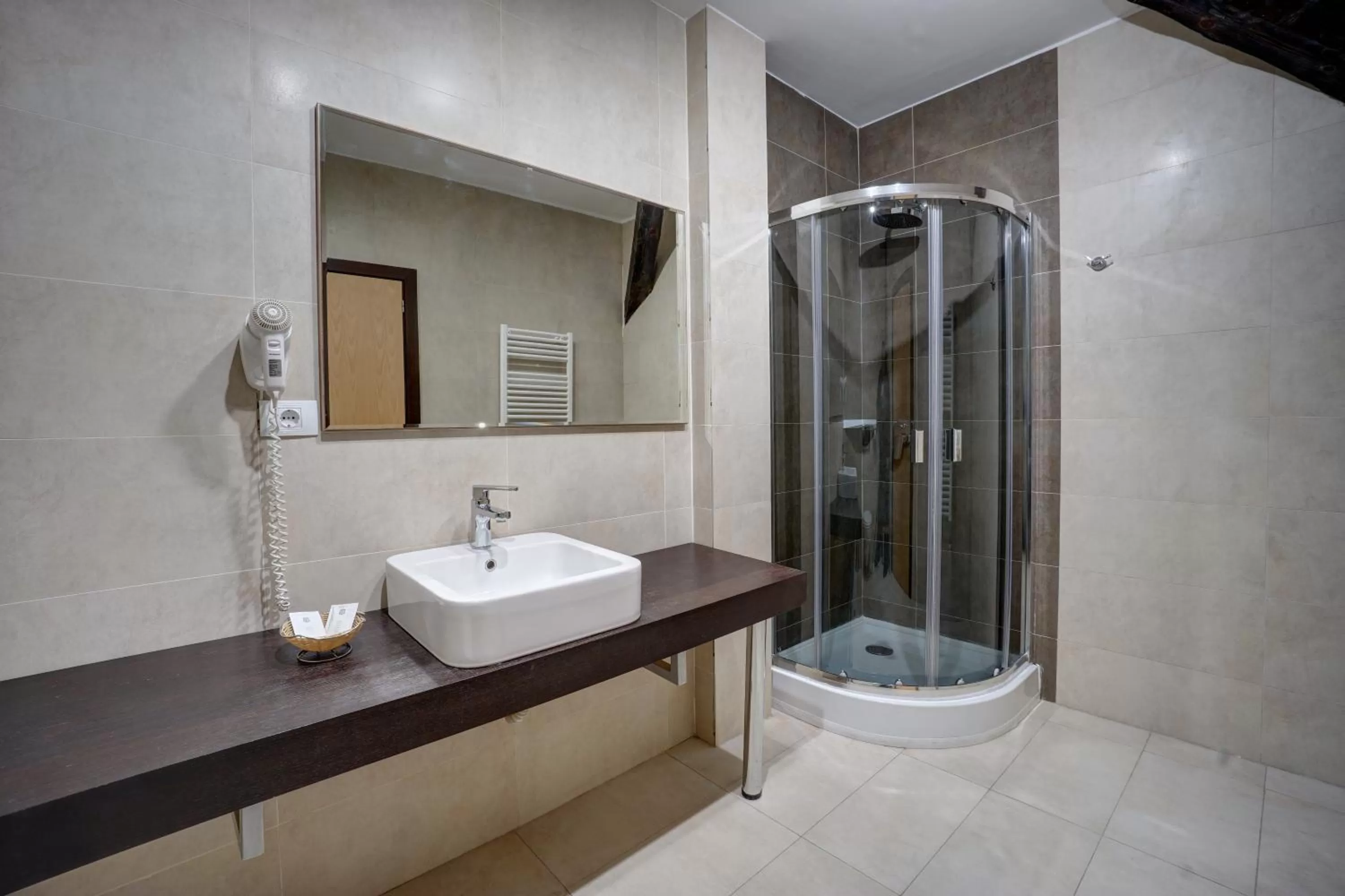 Shower in Hotel Ave Lux