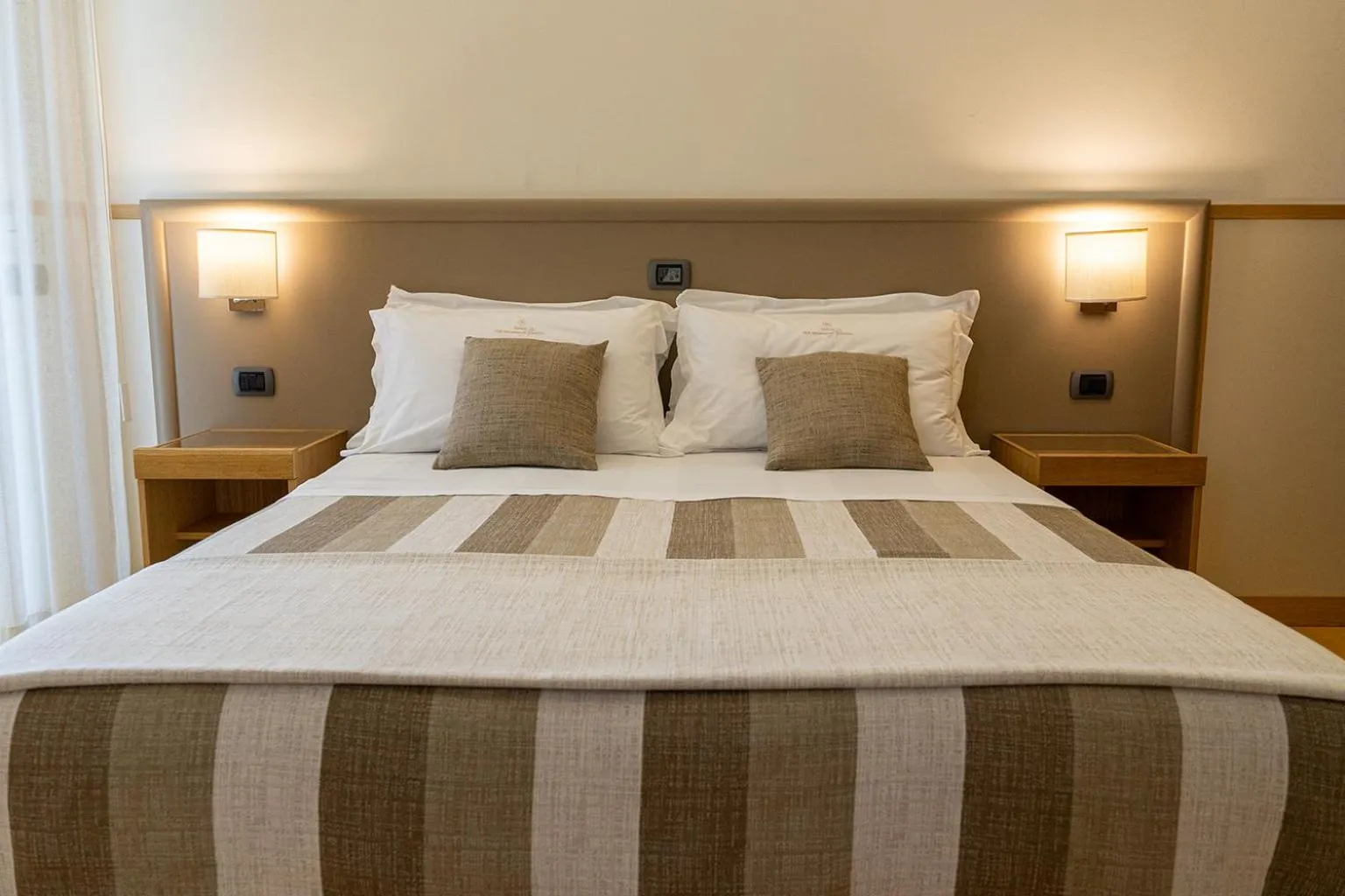 Bedroom, Bed in Hotels Vidi Miramare & Delfino