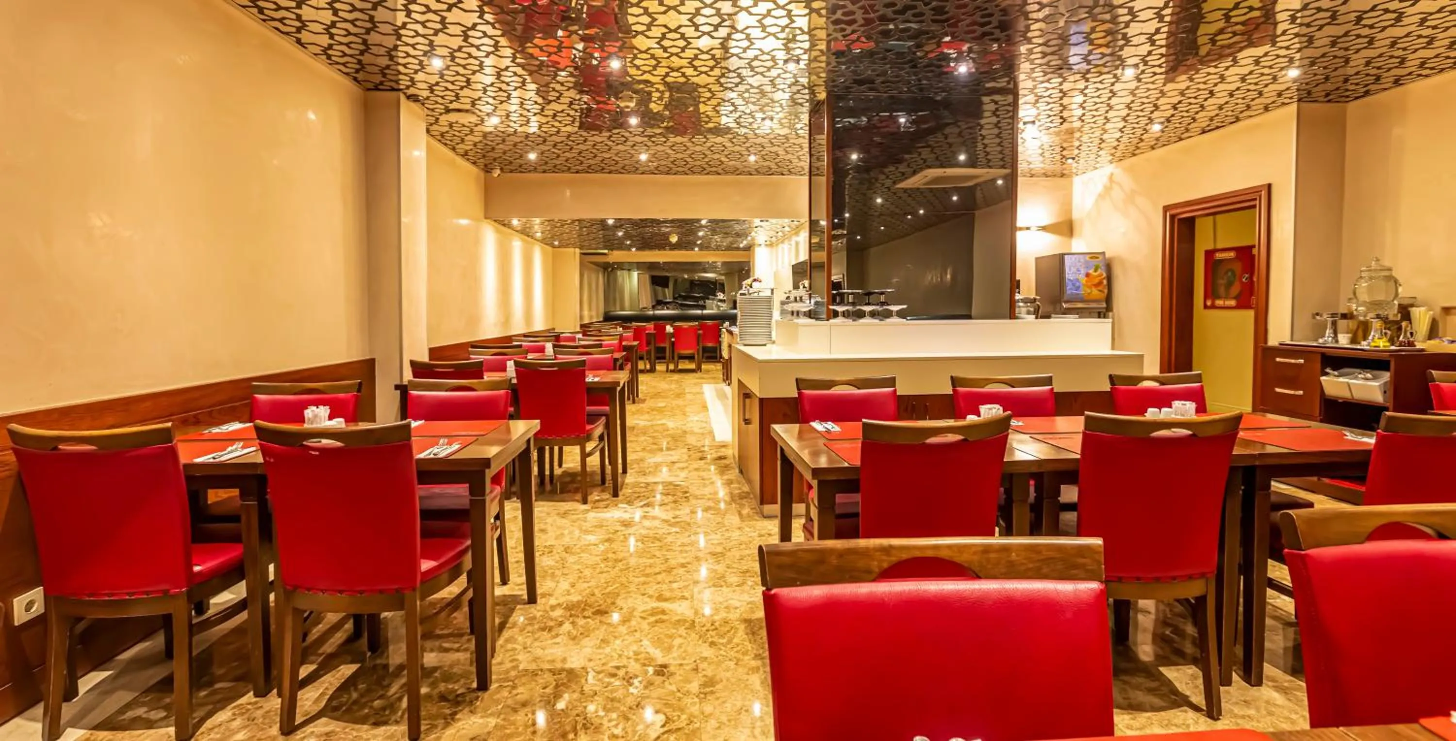 Restaurant/places to eat in Eurostar Old City Hotel & Spa