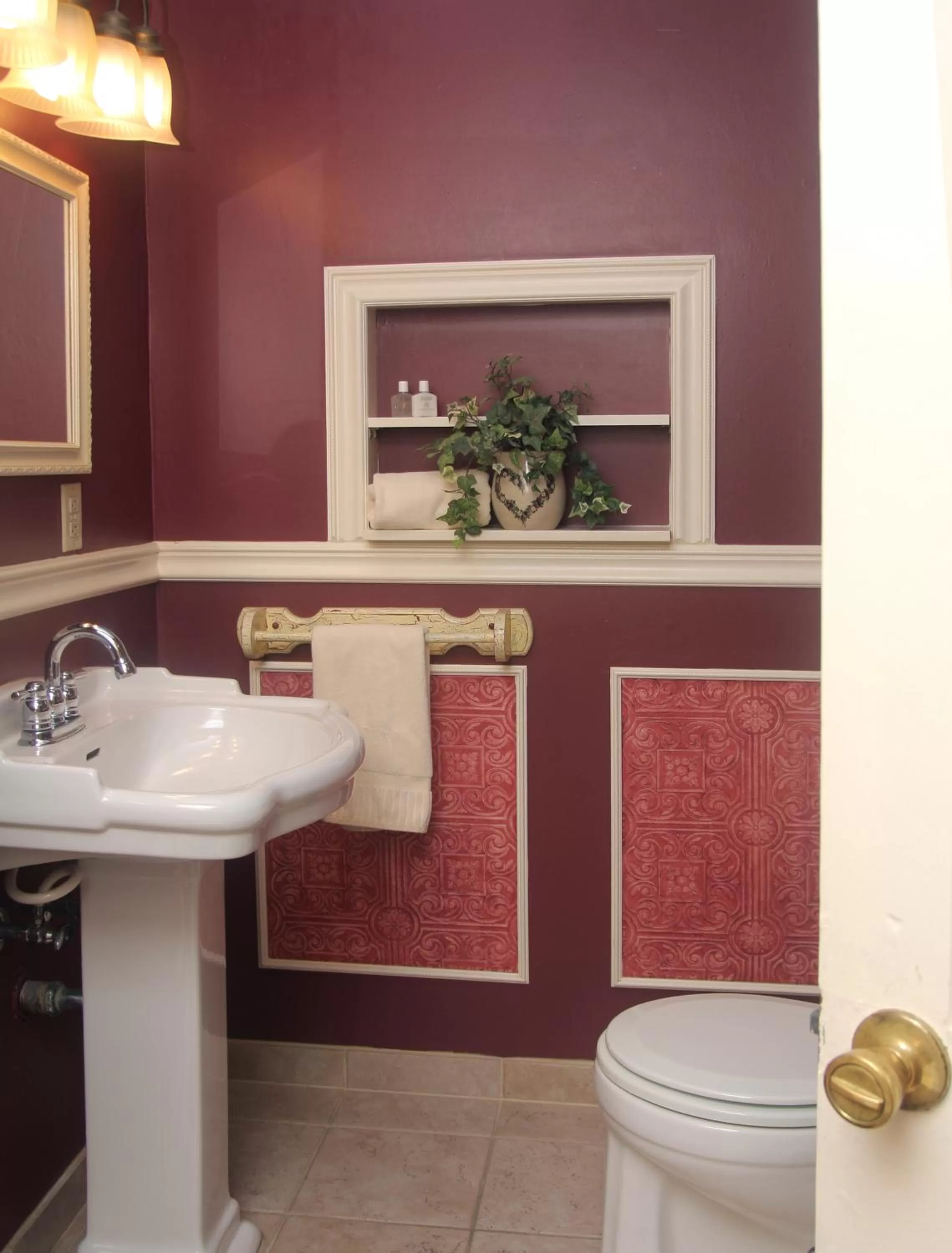 Bathroom in Heartstone Inn