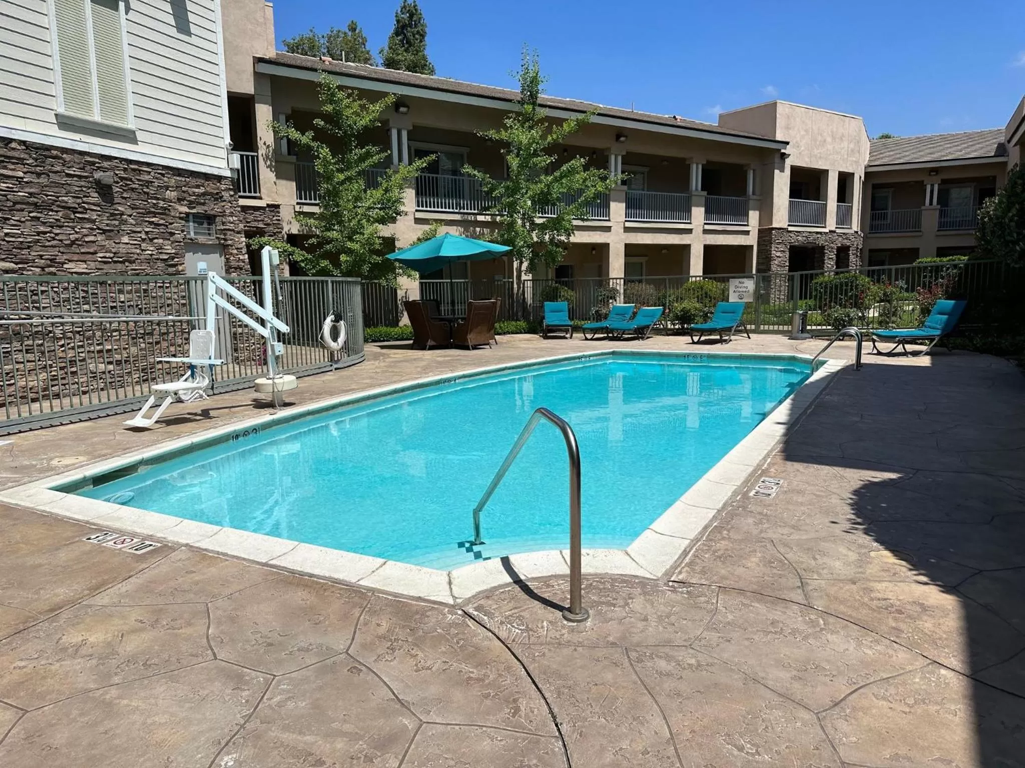 Swimming pool in Holiday Inn Express Hotel & Suites San Dimas by IHG