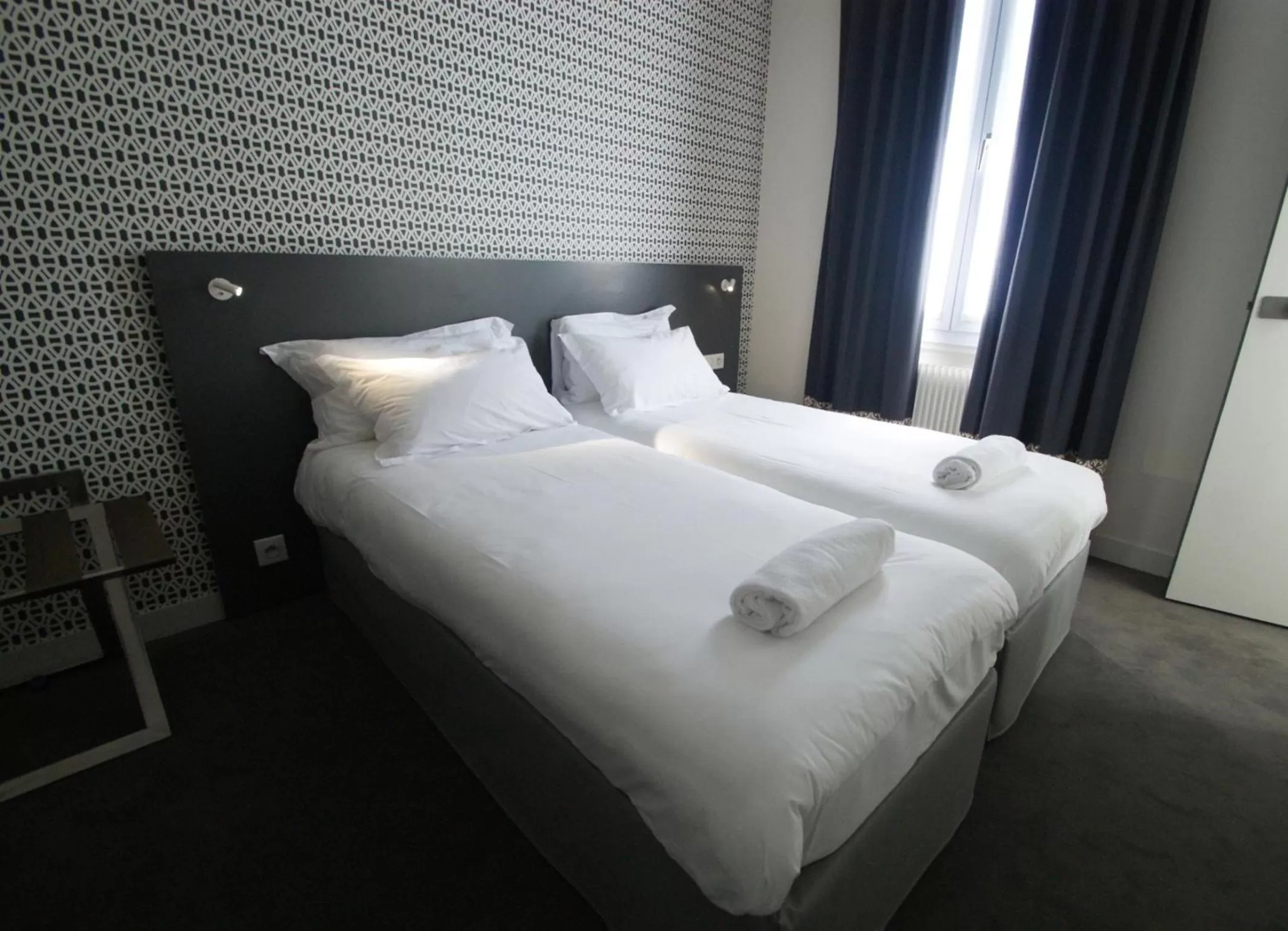 Bedroom, Bed in Parici Hôtel Boulogne Billancourt