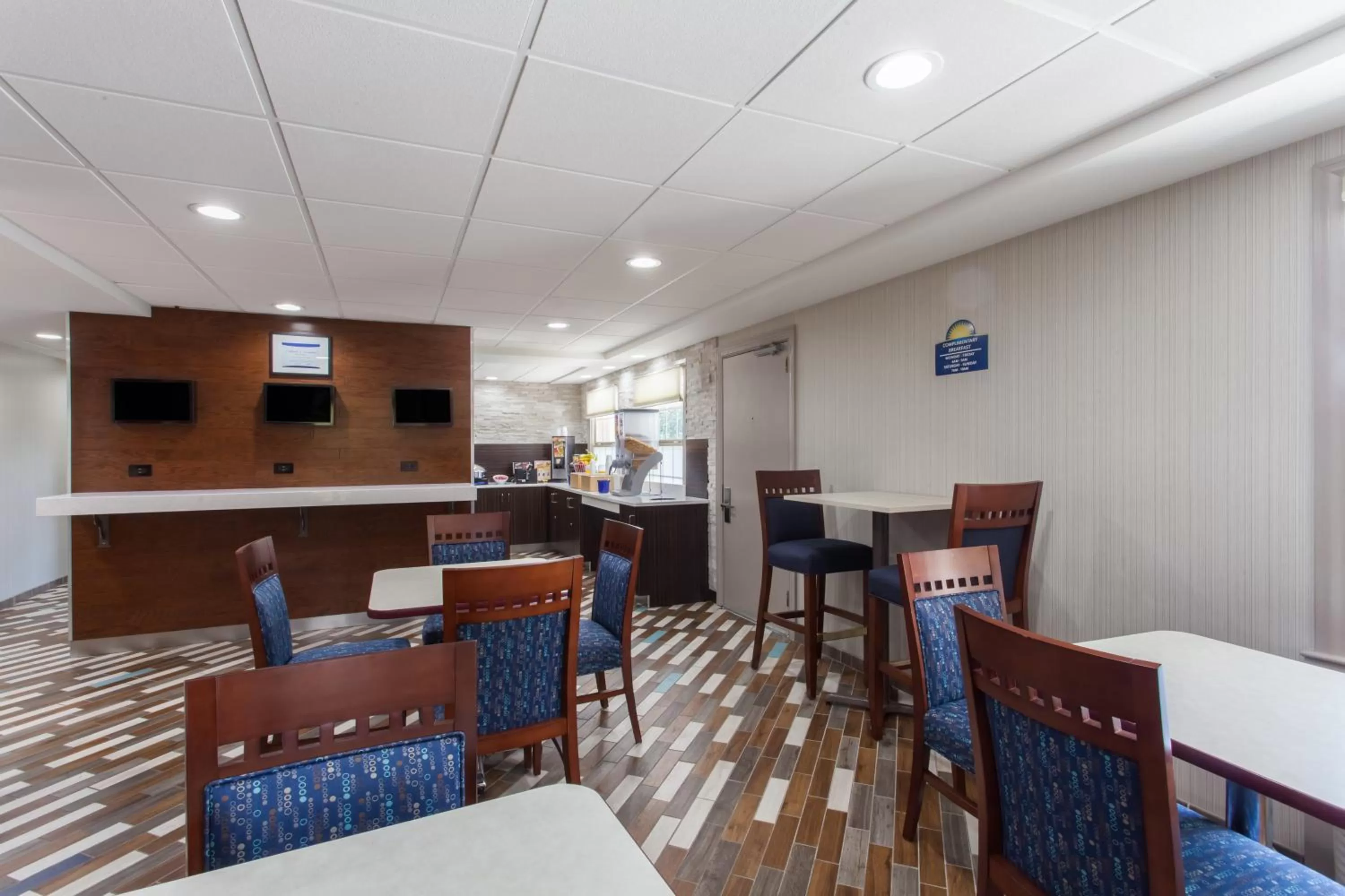 Dining area in Days Inn by Wyndham Wilmington Brandywine