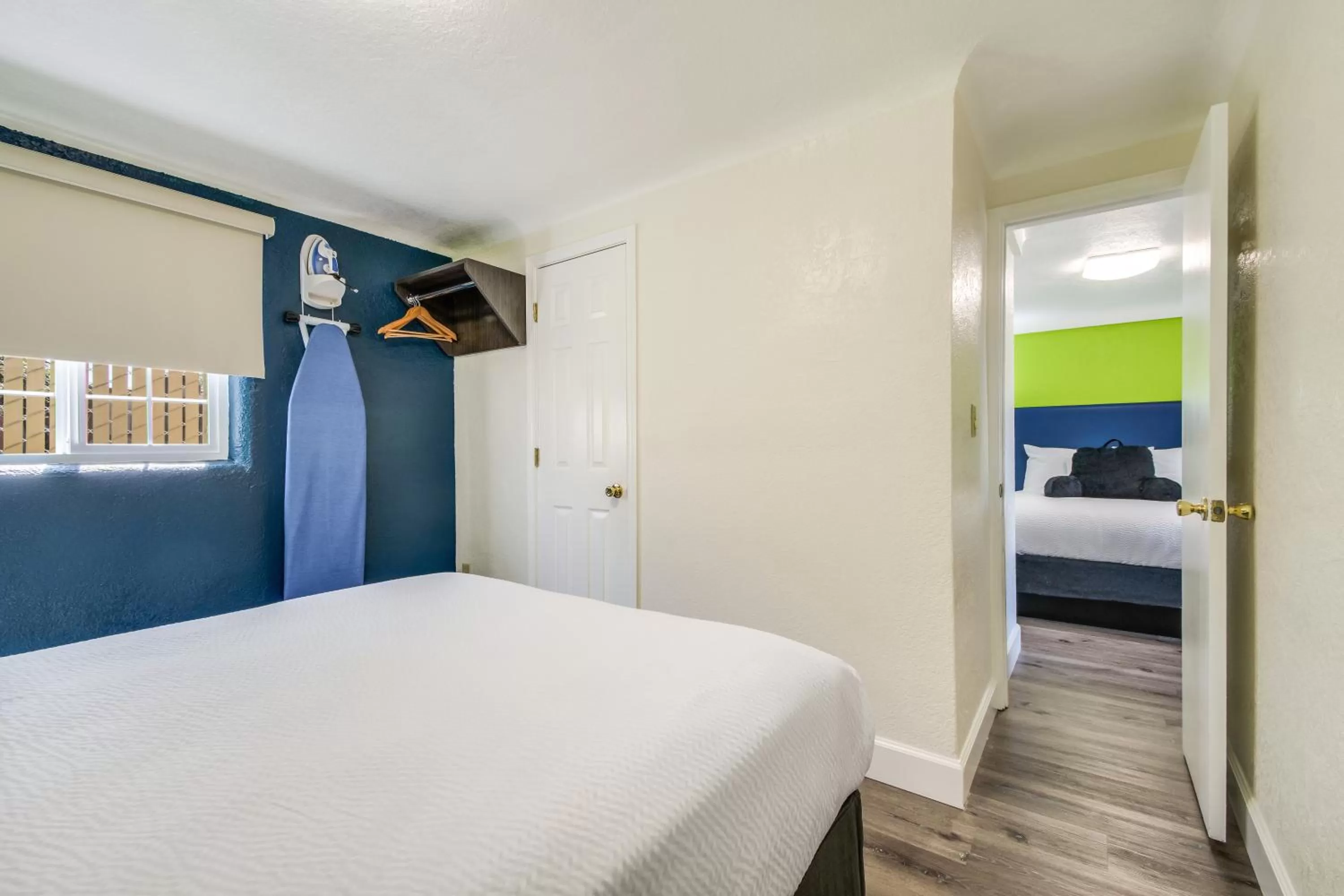 Bedroom, Bed in Signature Inn Eugene