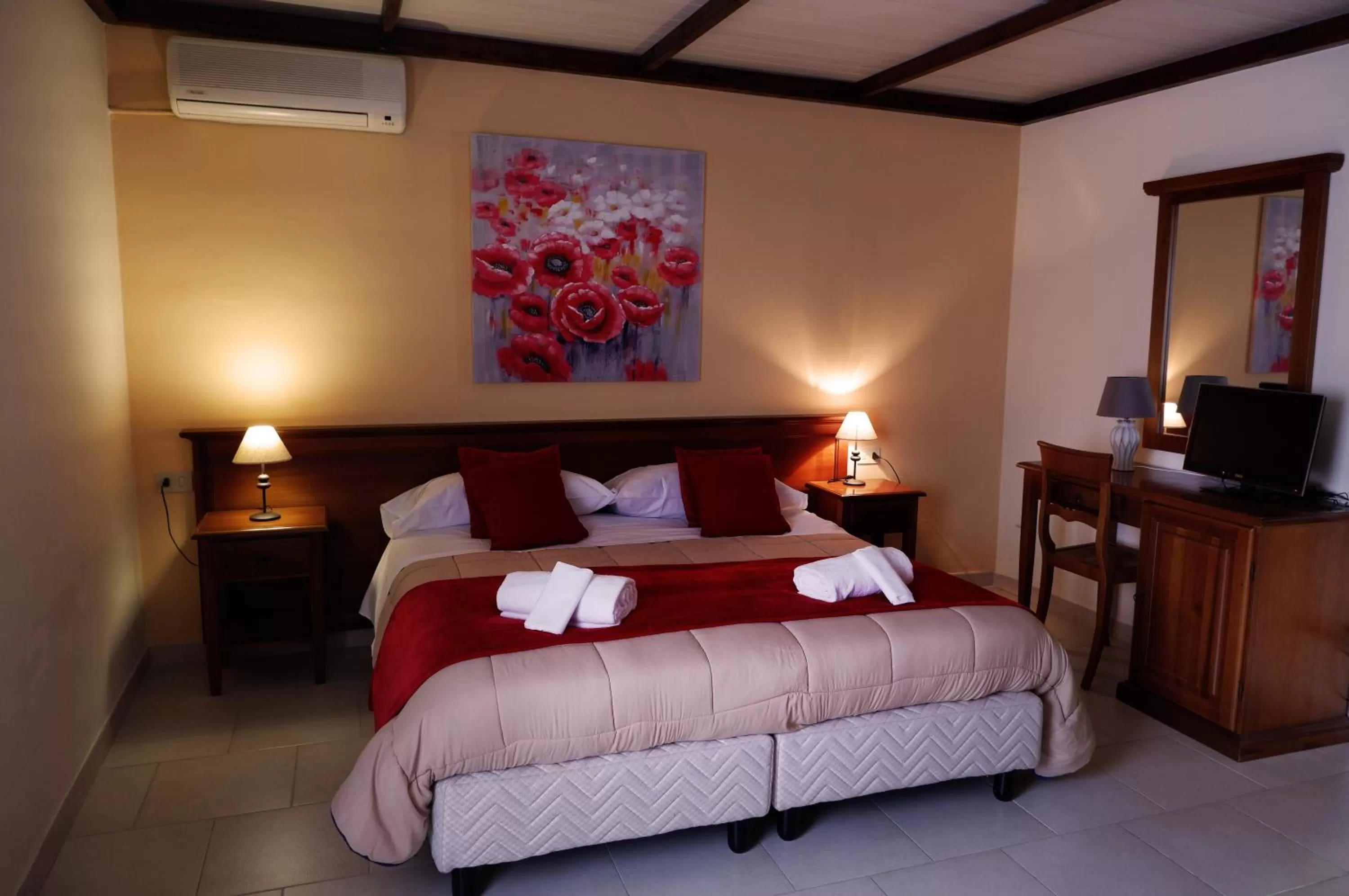 View (from property/room), Bed in Hotel Borgo Antico