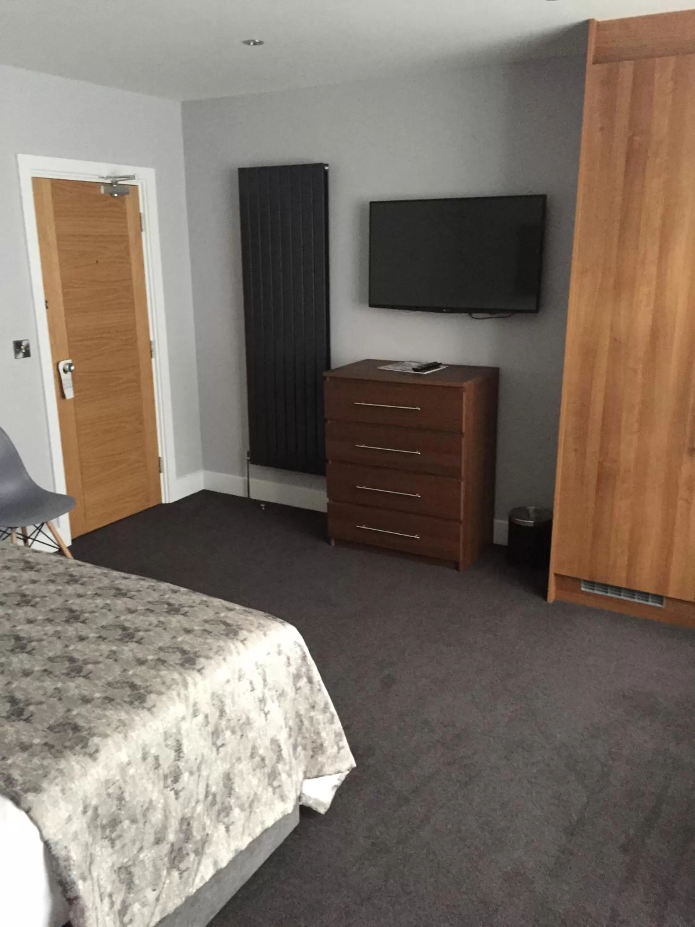 TV and multimedia, Bed in Carlton Hotel