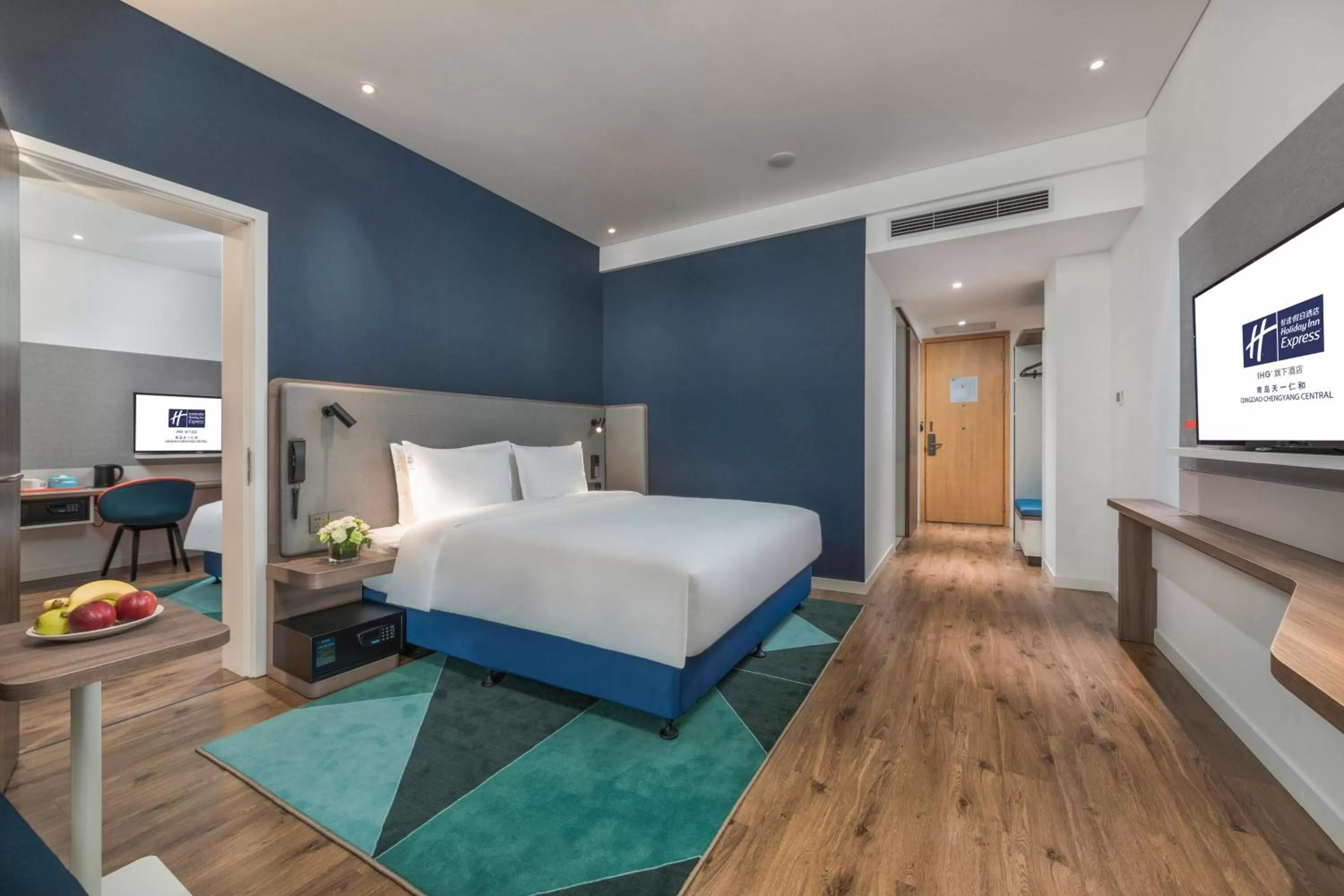 Photo of the whole room, Bed in Holiday Inn Express Qingdao Chengyang Central by IHG