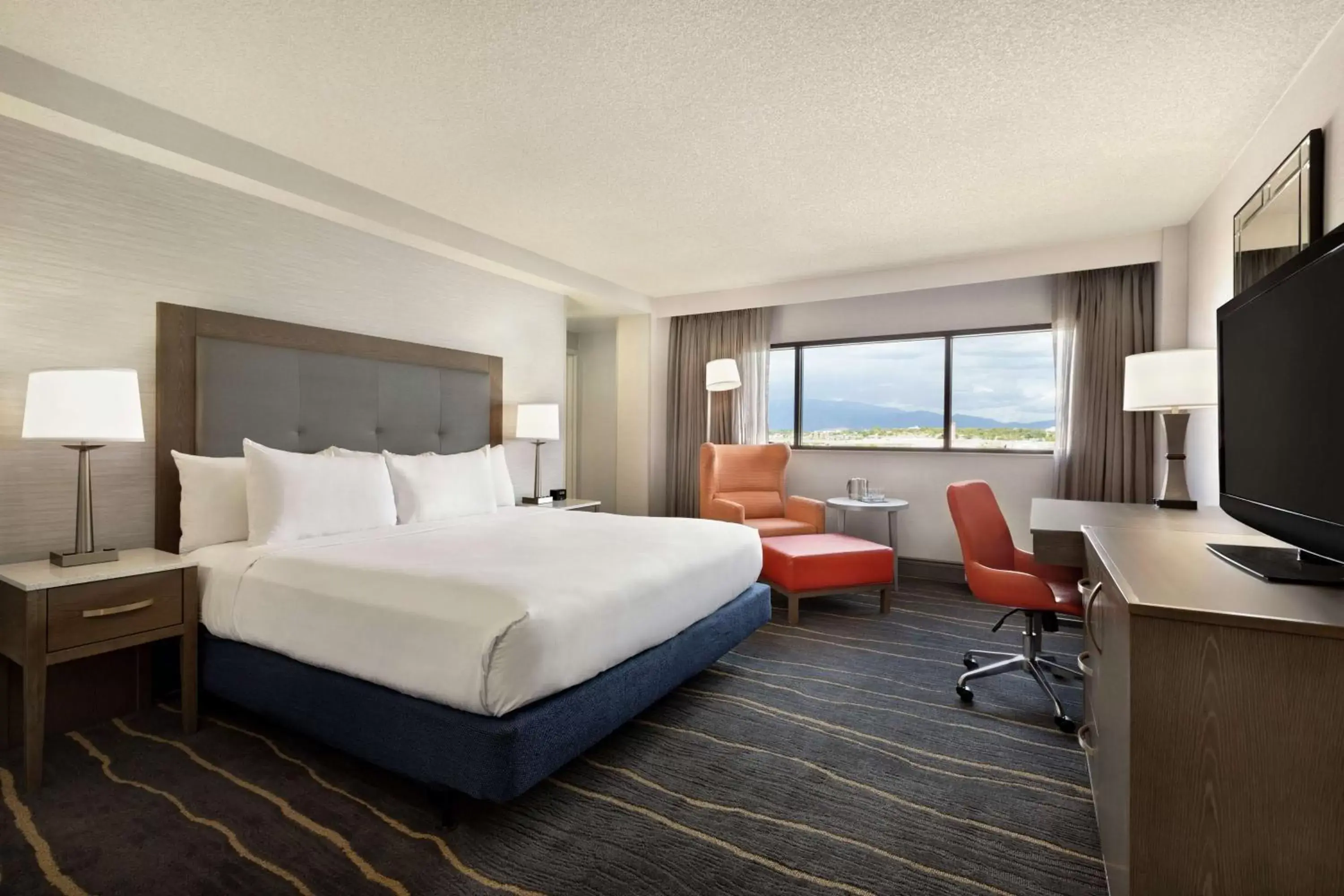 King Room with Mountain View - Non-Smoking in DoubleTree by Hilton Hotel Albuquerque King Room with Mountain View - Non-Smoking in DoubleTree by Hilton Hotel Albuquerque