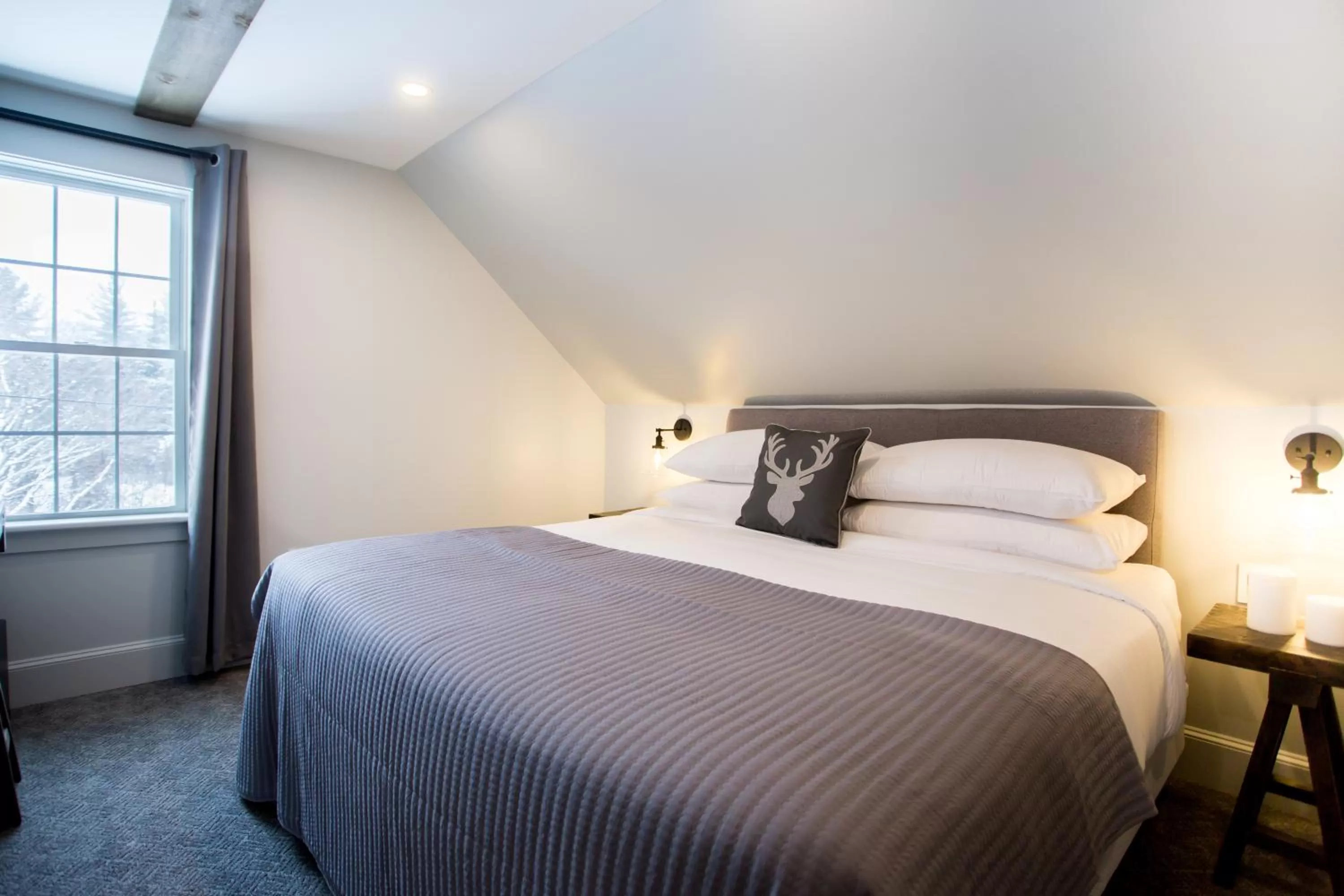 Bedroom, Bed in Mountain Meadows Lodge