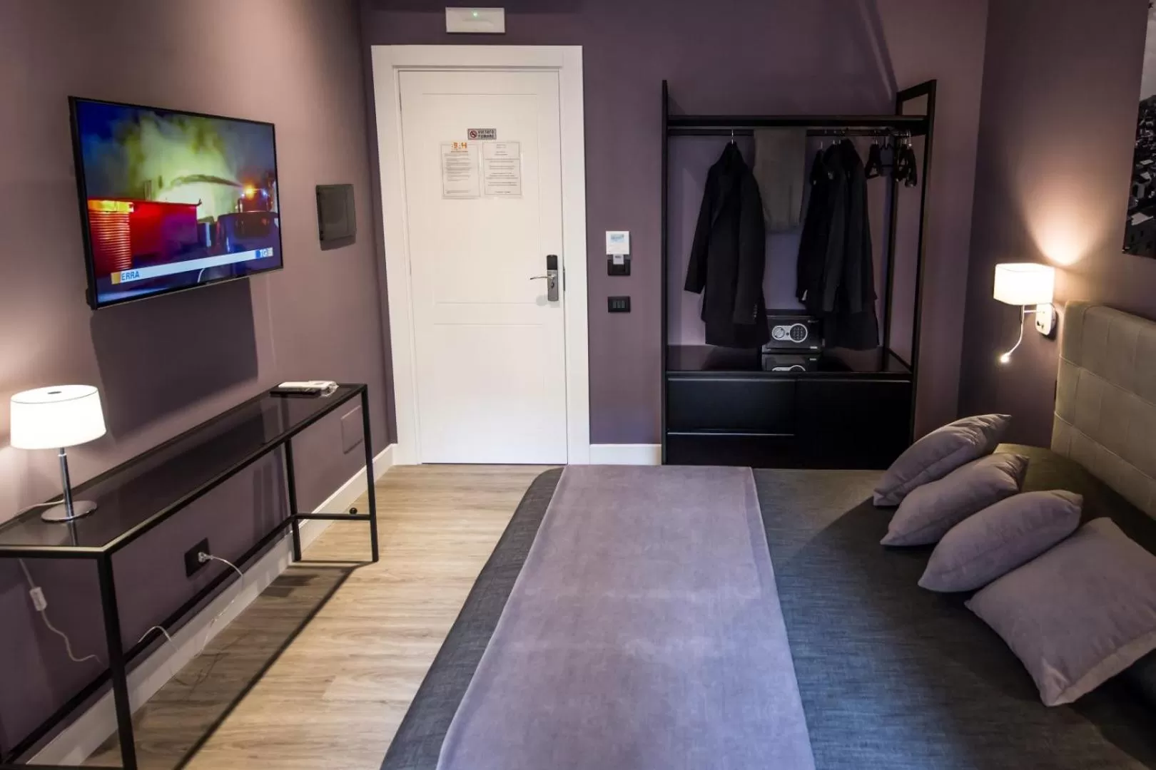 Bedroom, Bed in B&B Art House