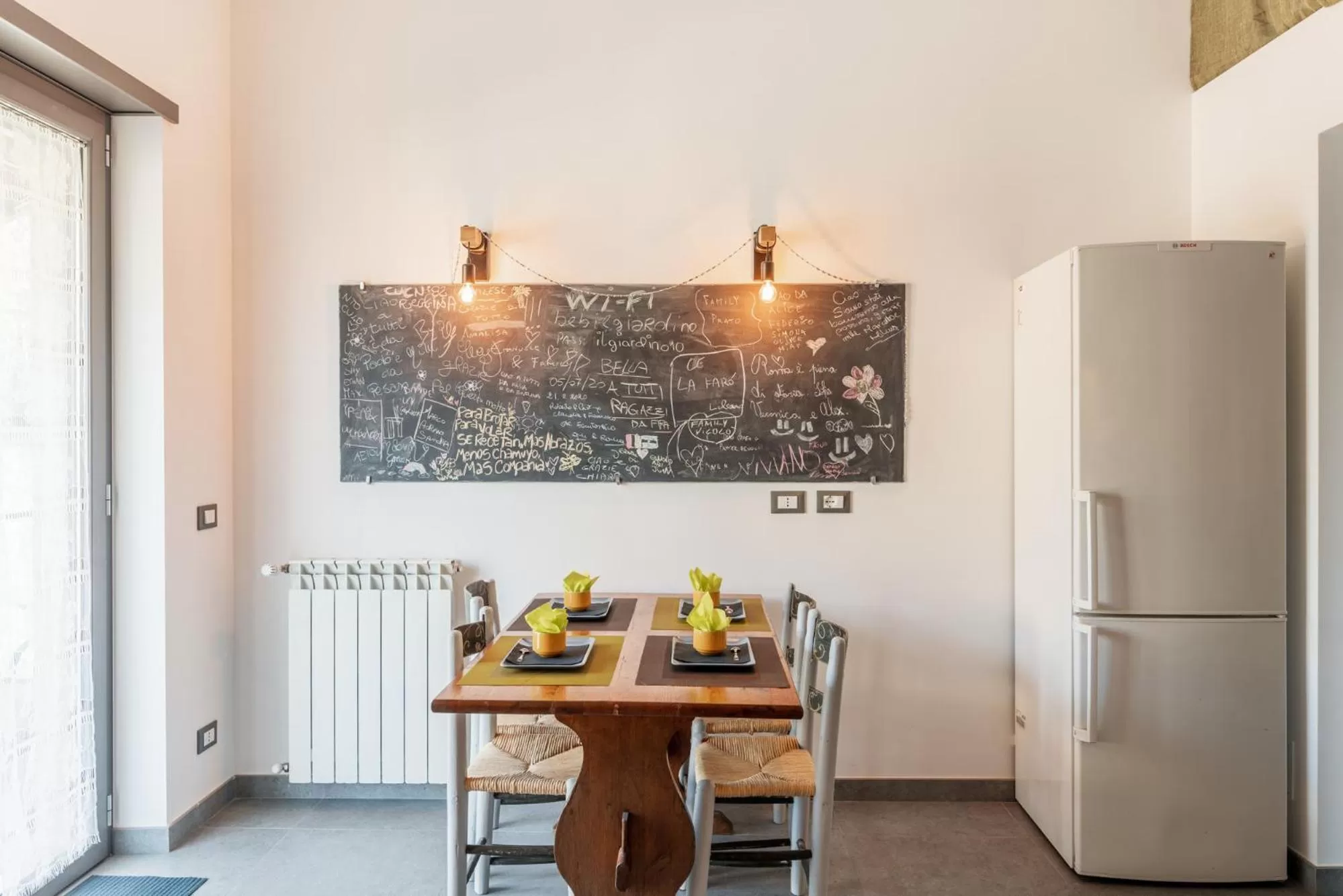 Coffee/tea facilities, Dining Area in B&B Il Giardino di Gabri