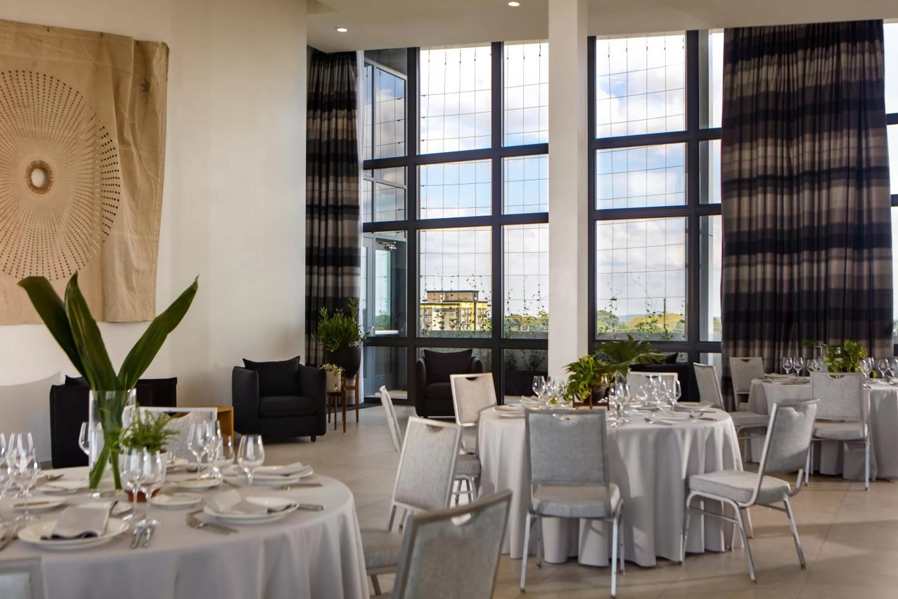 Meeting/conference room in Kimpton Overland Hotel - Atlanta Airport by IHG