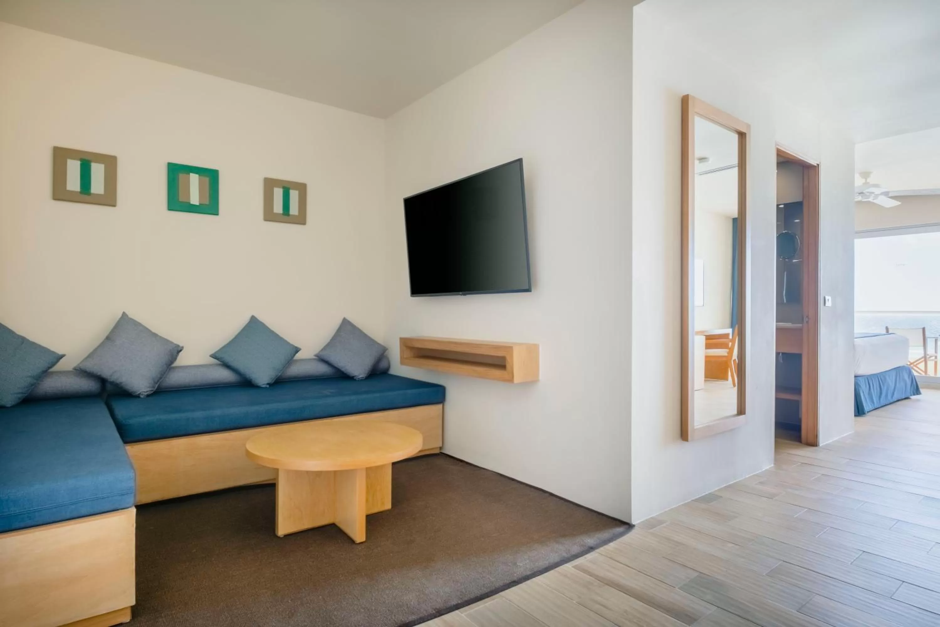 TV and multimedia in Hotel NYX Cancun