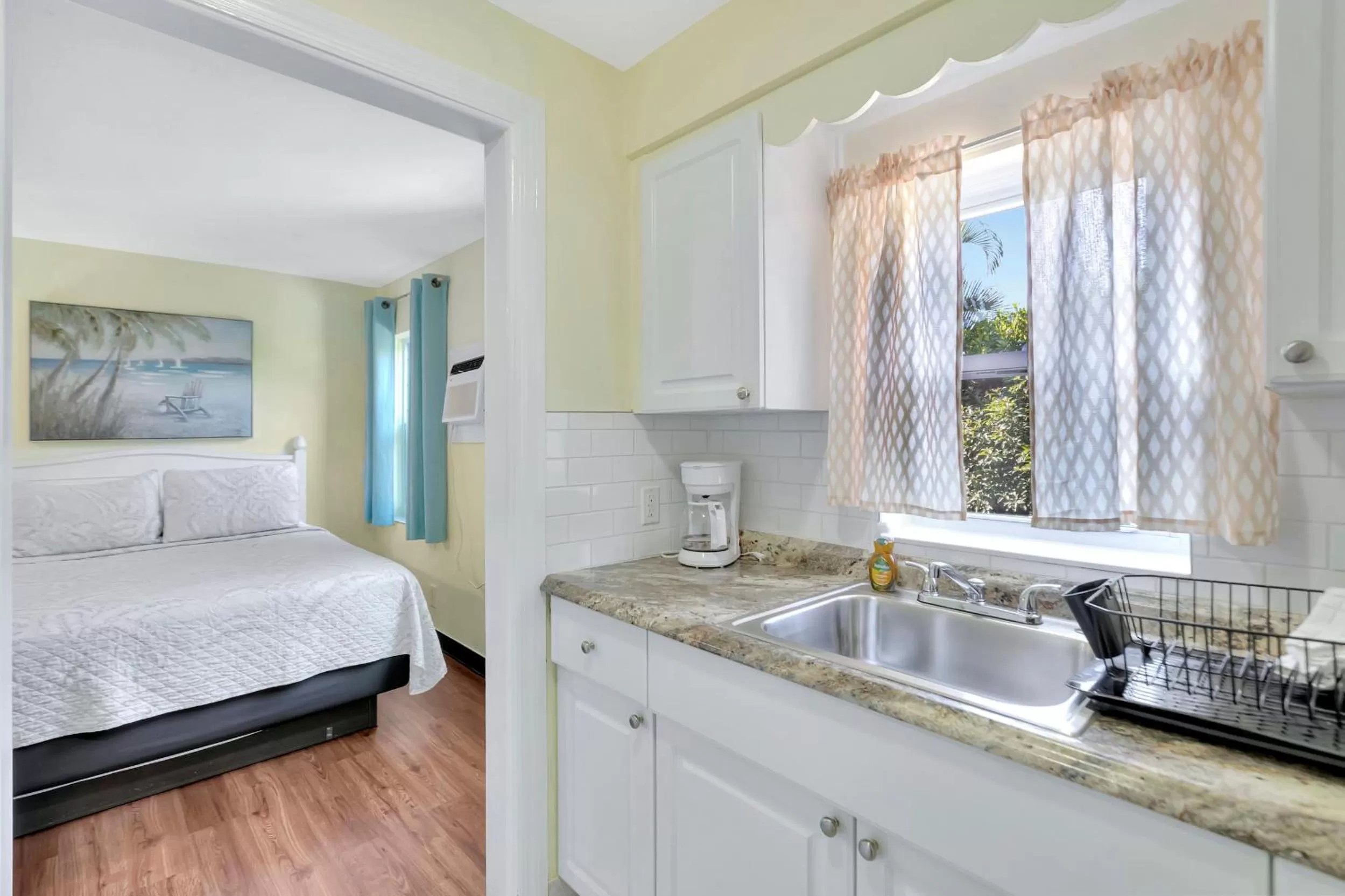 Kitchen or kitchenette, Kitchen/Kitchenette in Seahorse Guesthouse