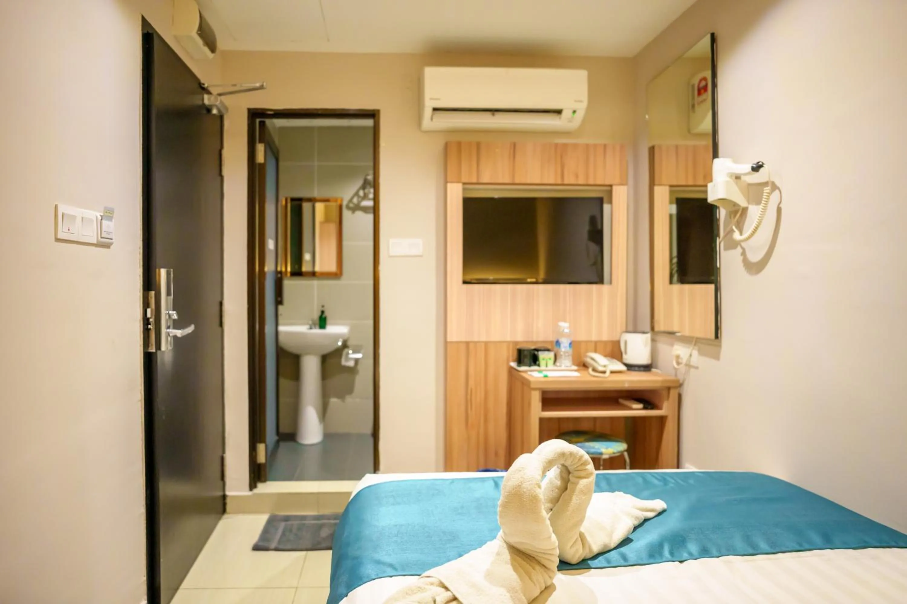 Toilet, Bed in Euro Life Hotel @ KL Sentral