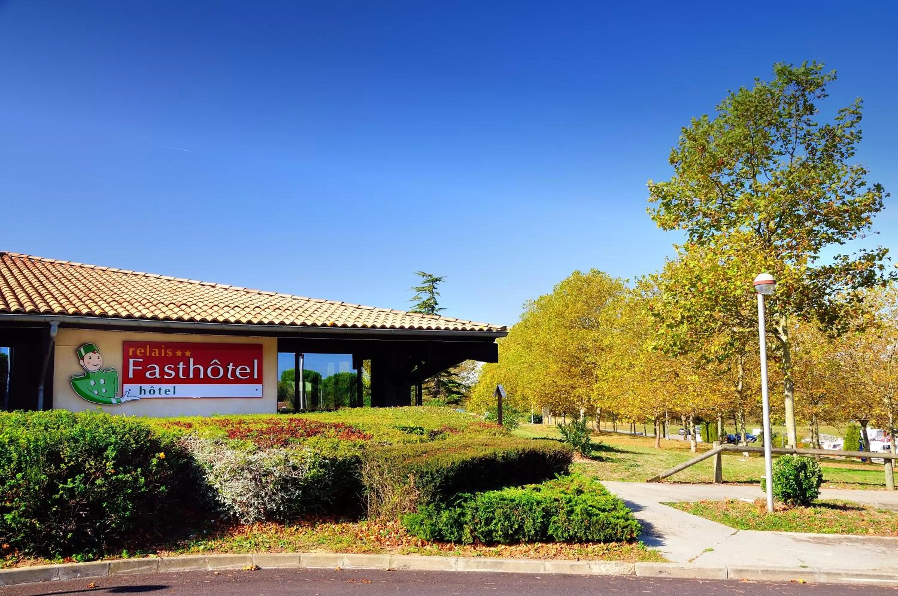 Facade/entrance, Property Building in Relais Fasthotel Port Lauragais