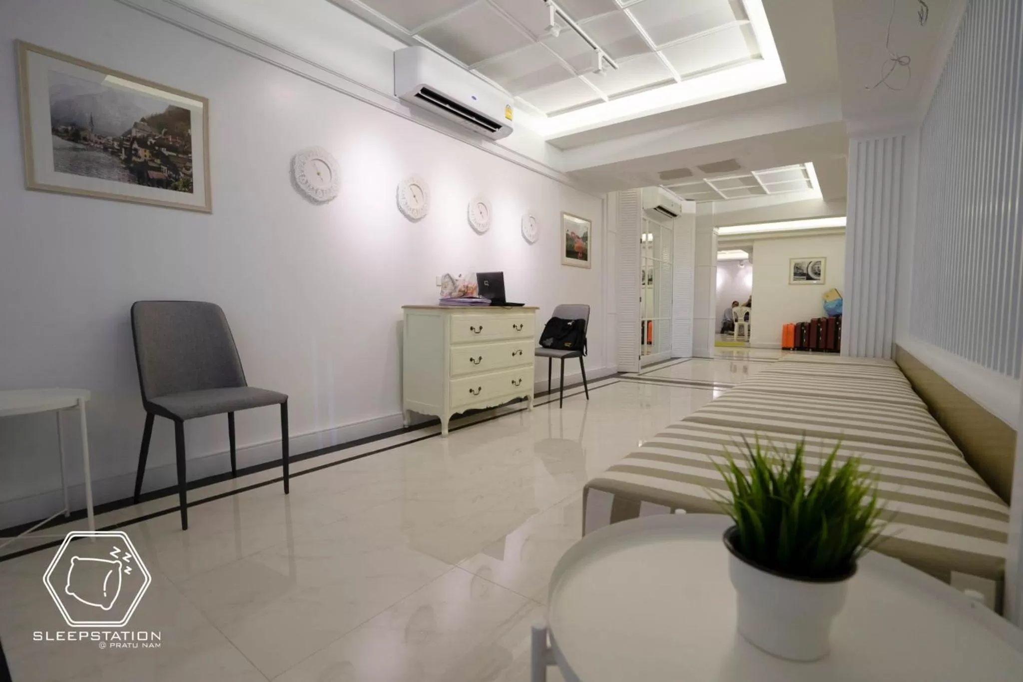 Seating area in Sleepstation at Pratunam