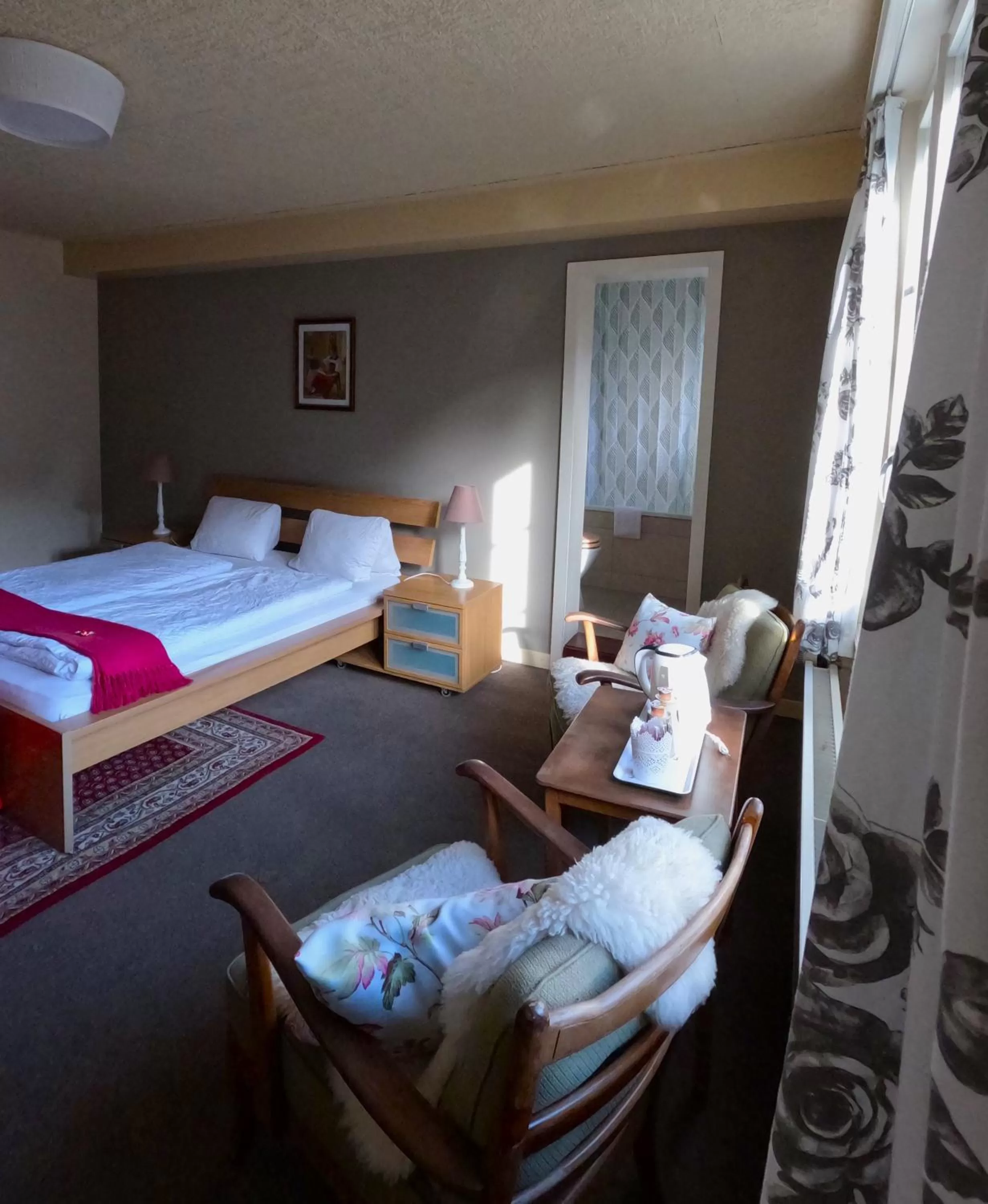 Bed in Alpenrose Hotel and Gardens