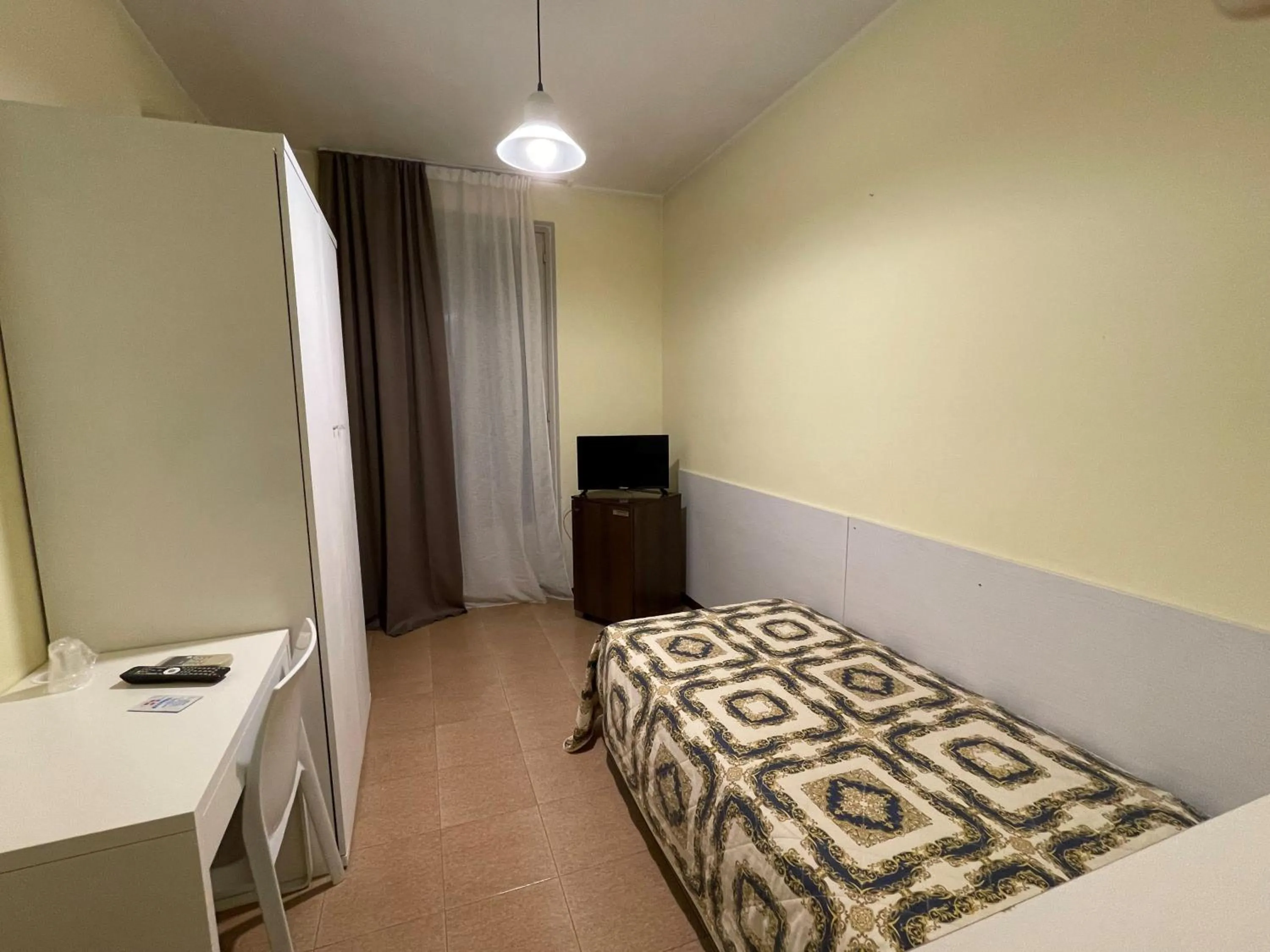 Bed in Hotel Stazione sul lago di Iseo