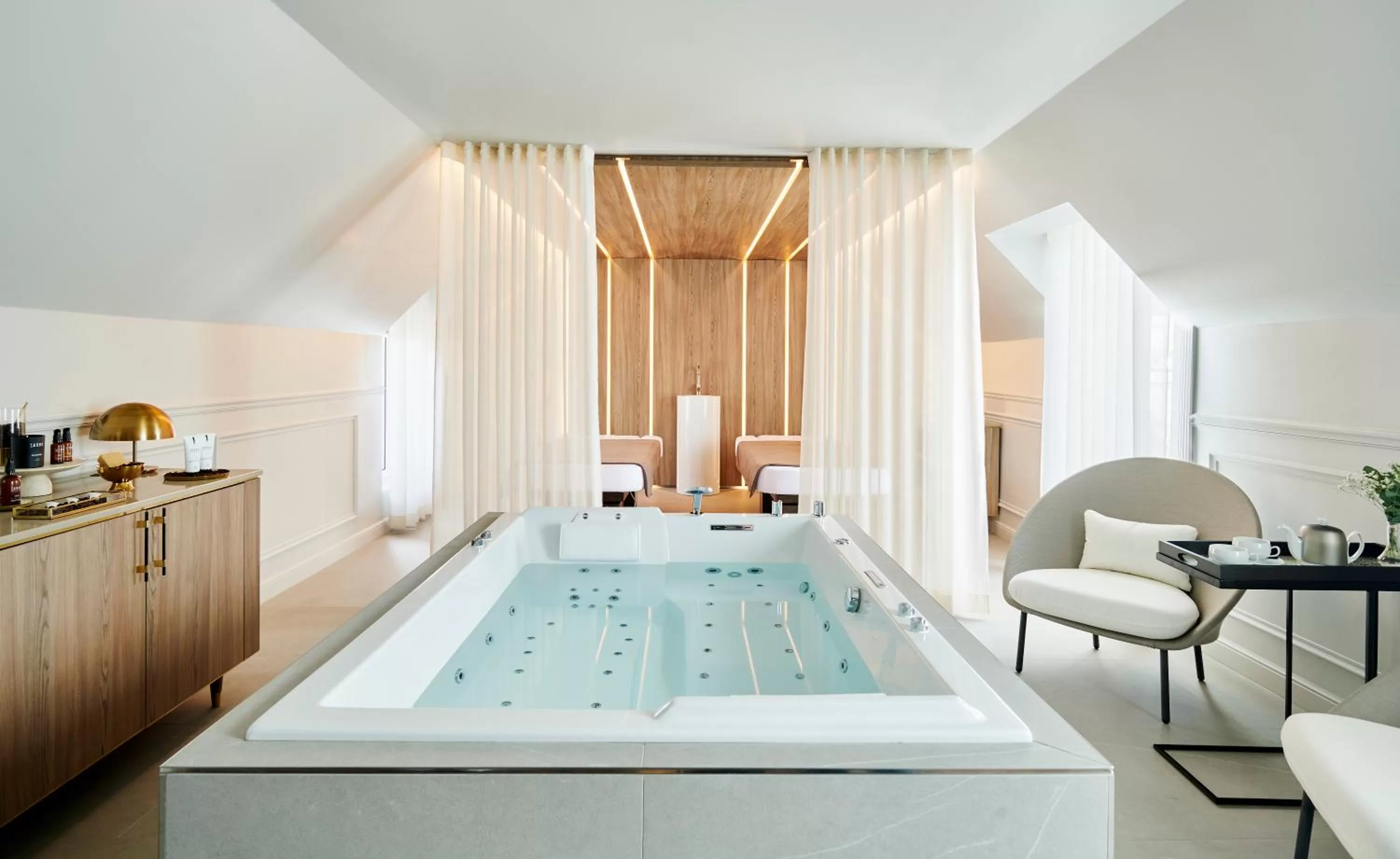 Hot Tub in Hôtel Lancaster Paris Champs-Elysées